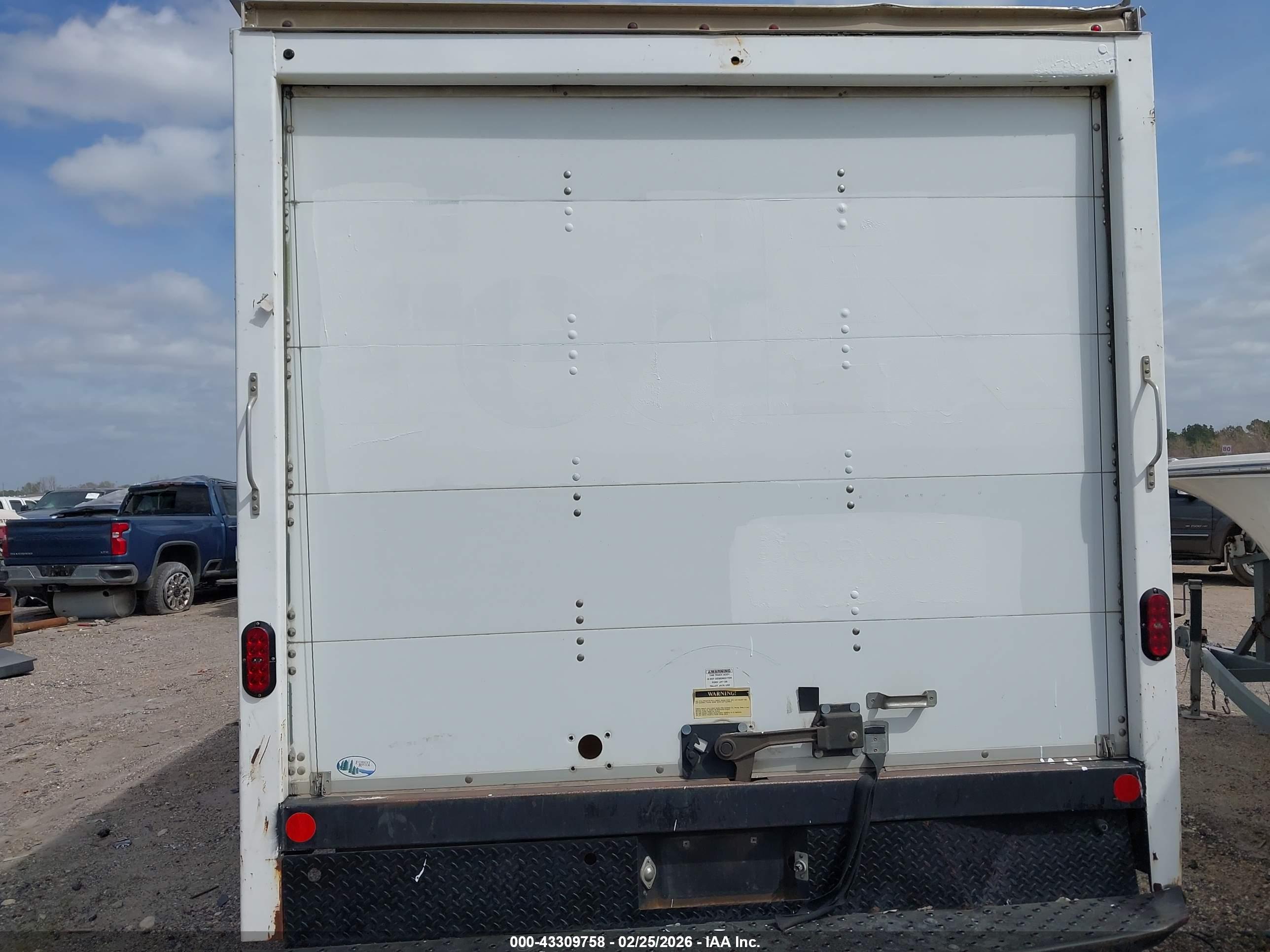 CHEVROLET EXPRESS image 8