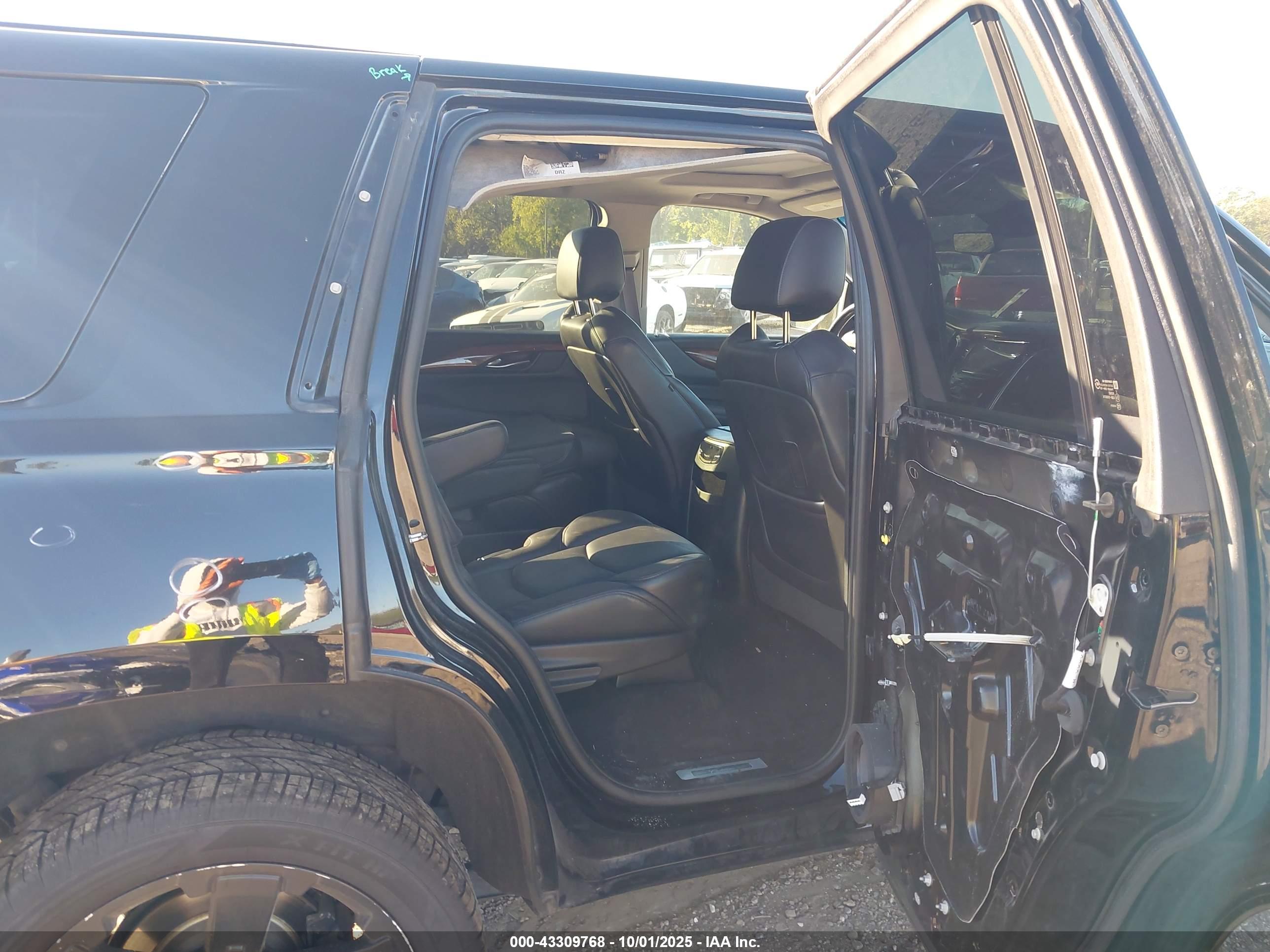 CADILLAC ESCALADE image 8