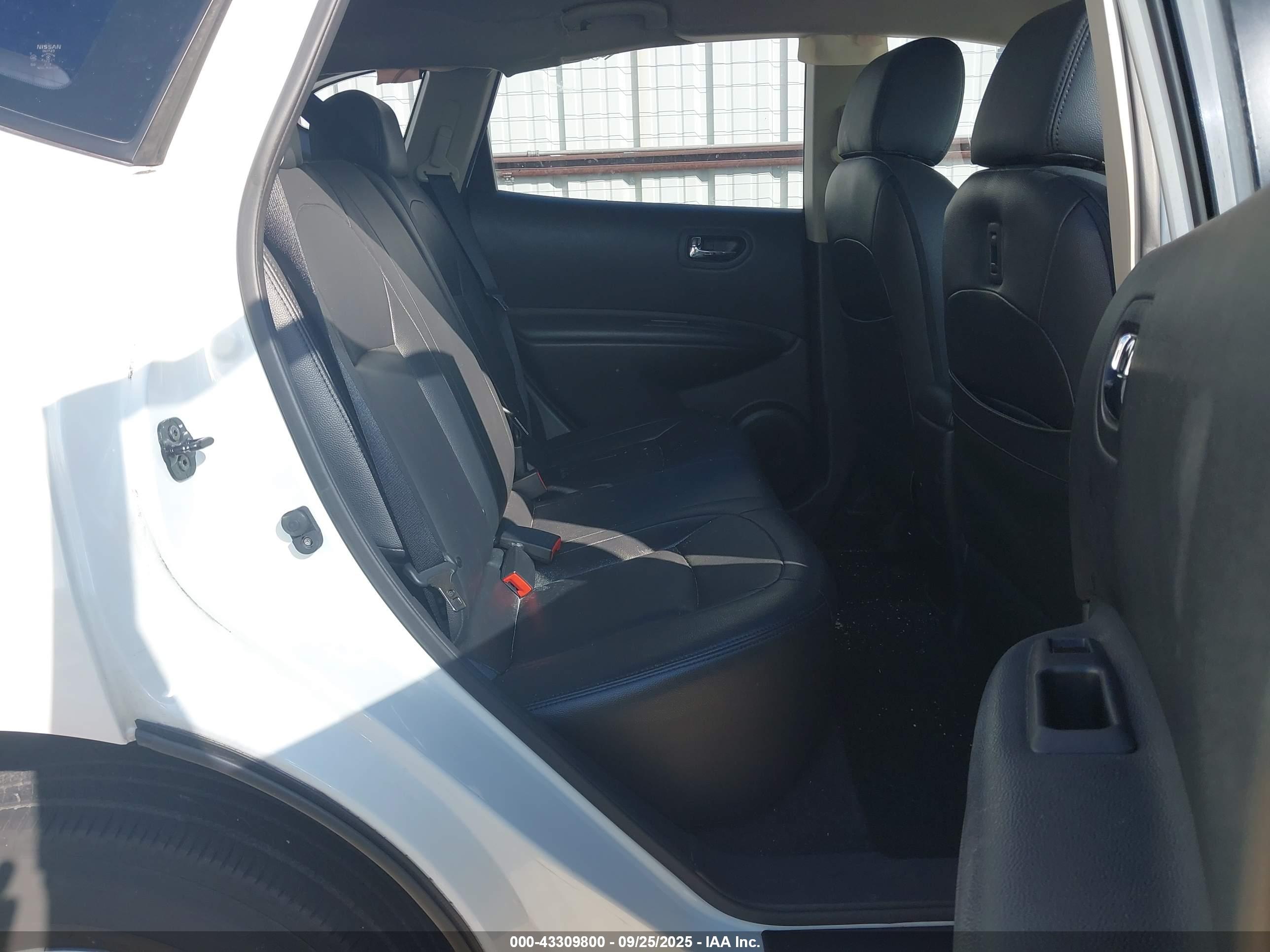 NISSAN ROGUE image 8
