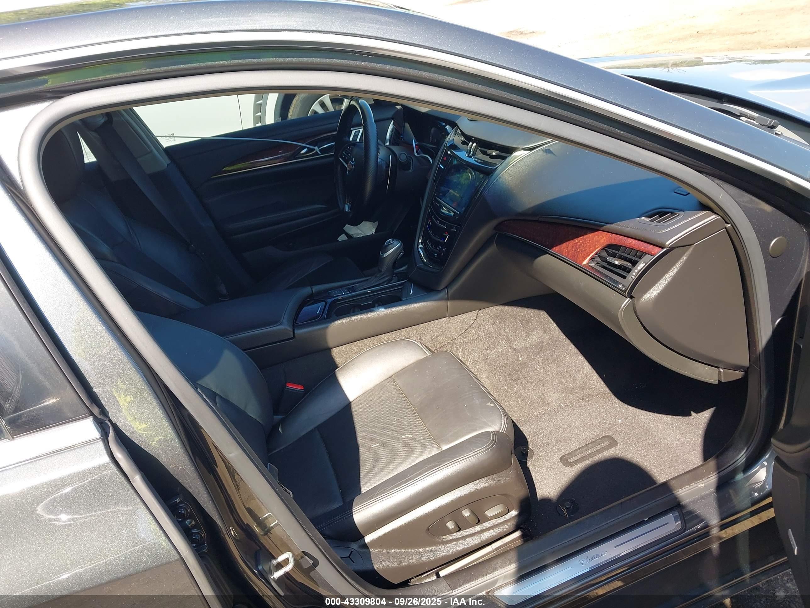 CADILLAC CTS image 5
