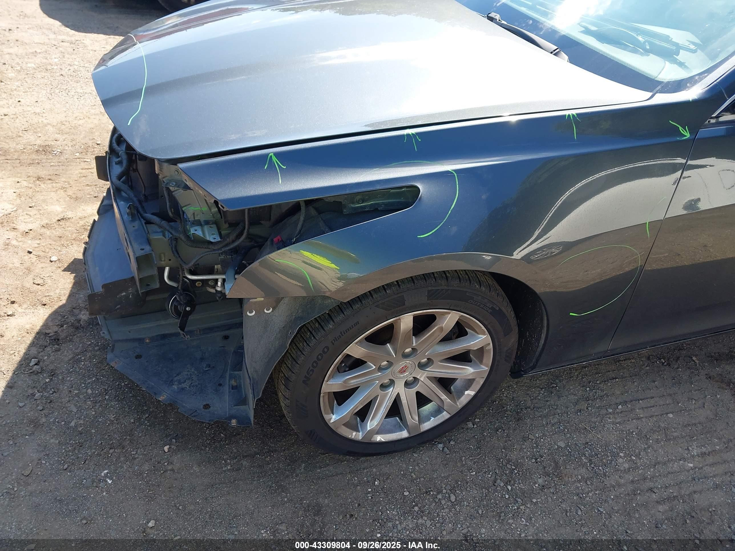 CADILLAC CTS image 6
