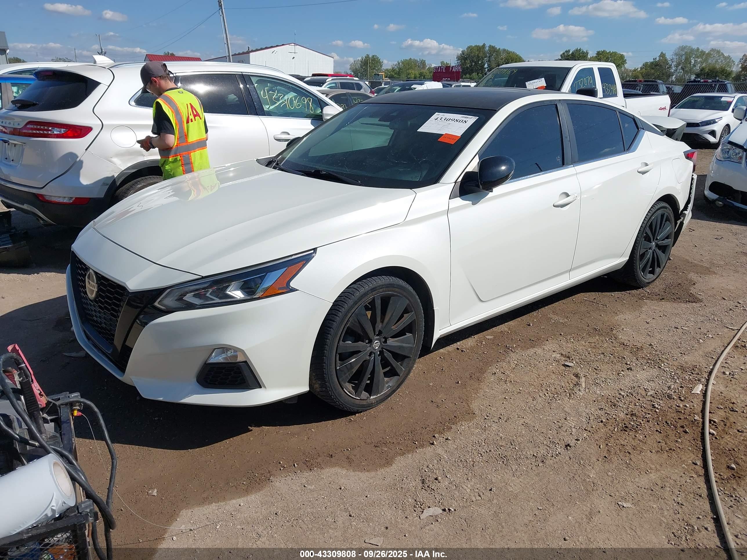 NISSAN ALTIMA image 2