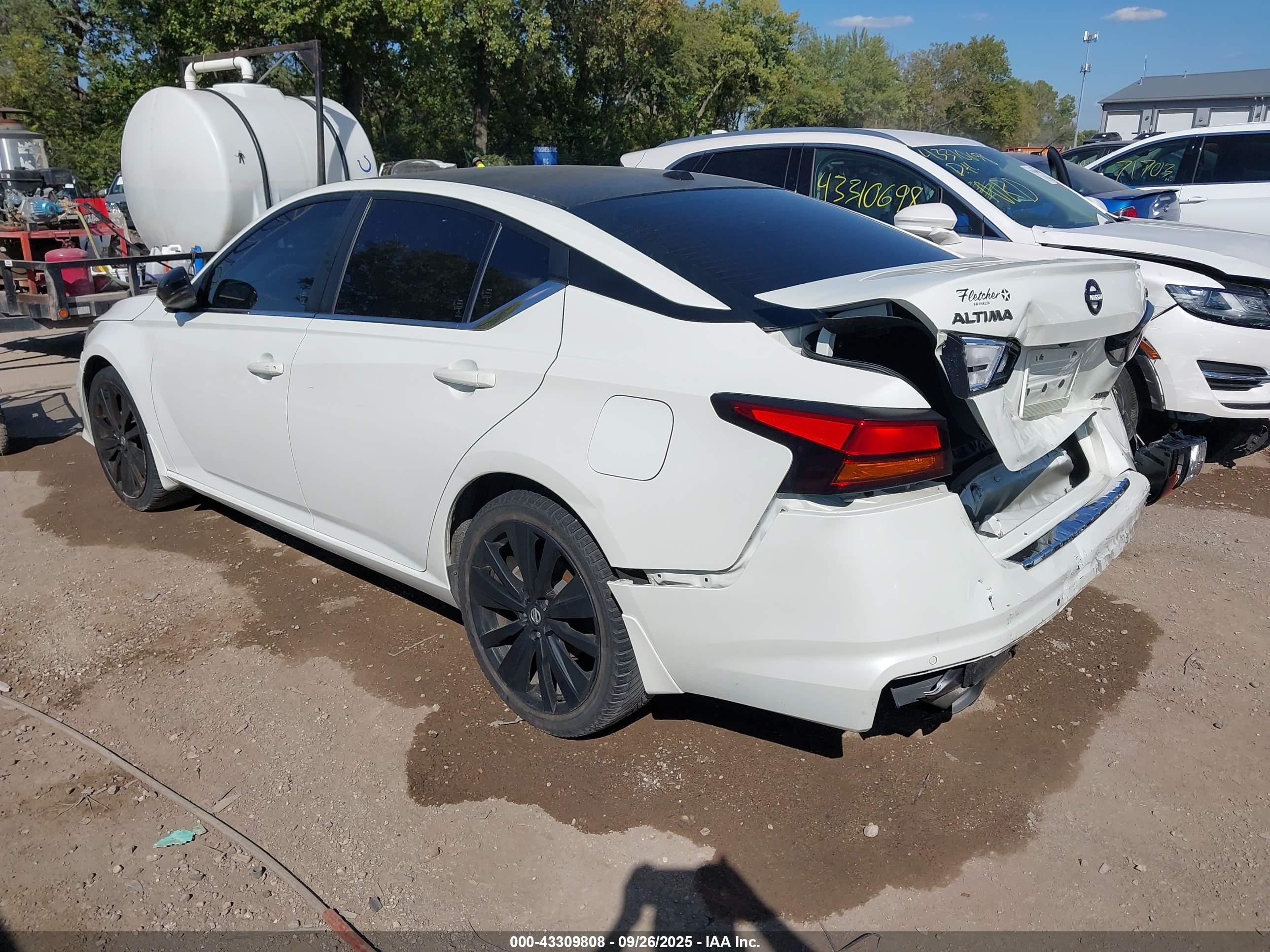 NISSAN ALTIMA image 3