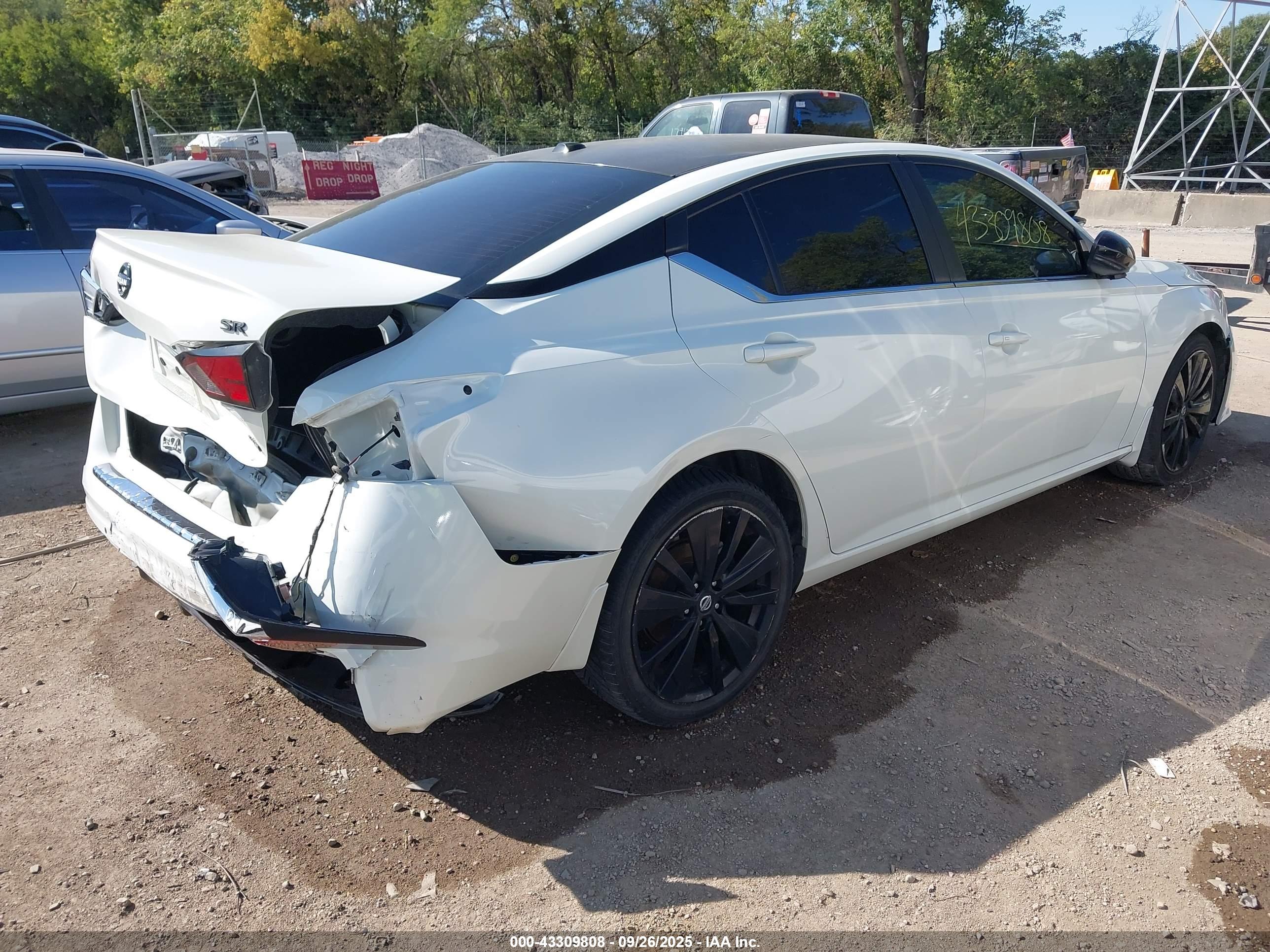 NISSAN ALTIMA image 4