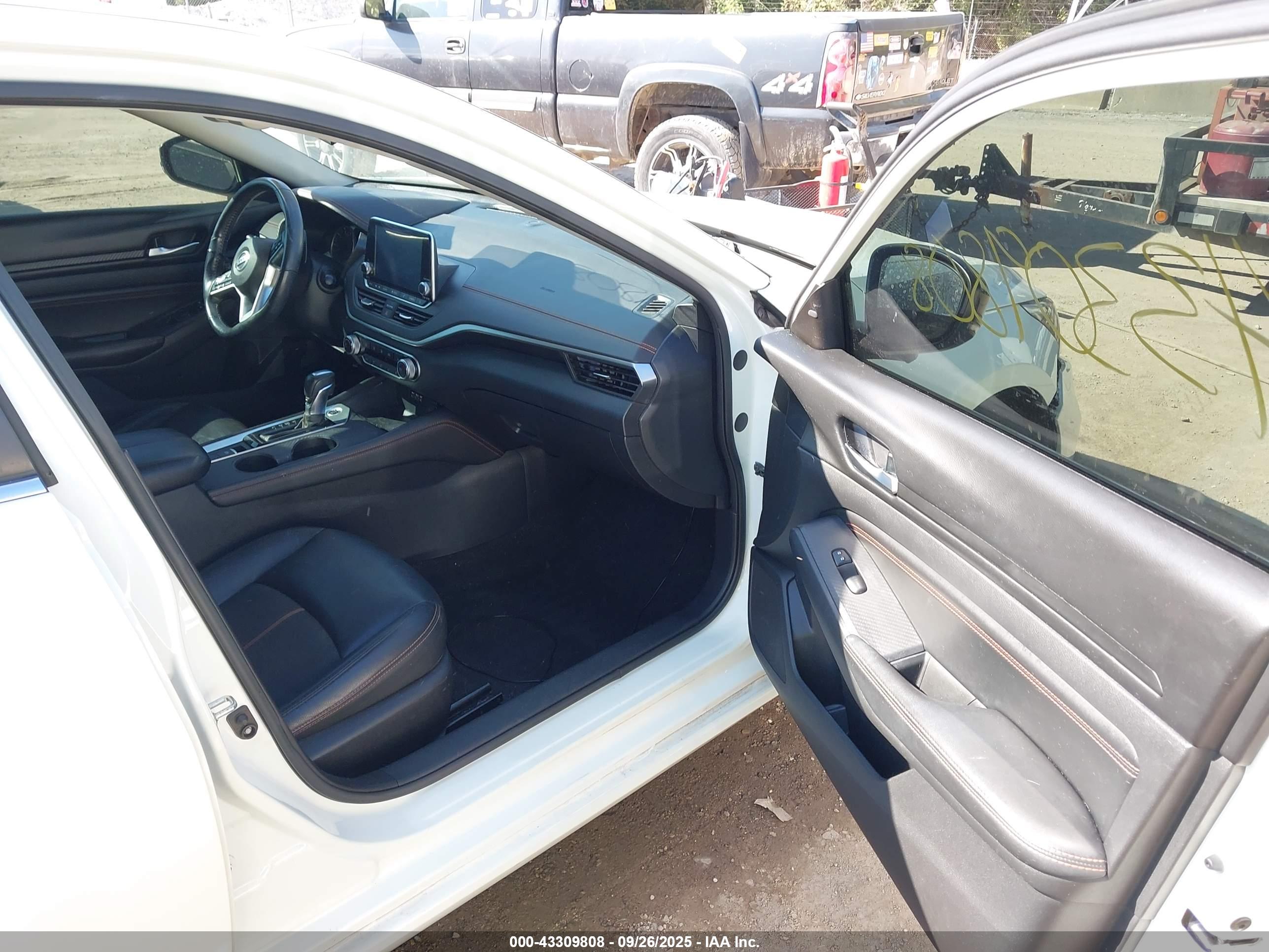 NISSAN ALTIMA image 5