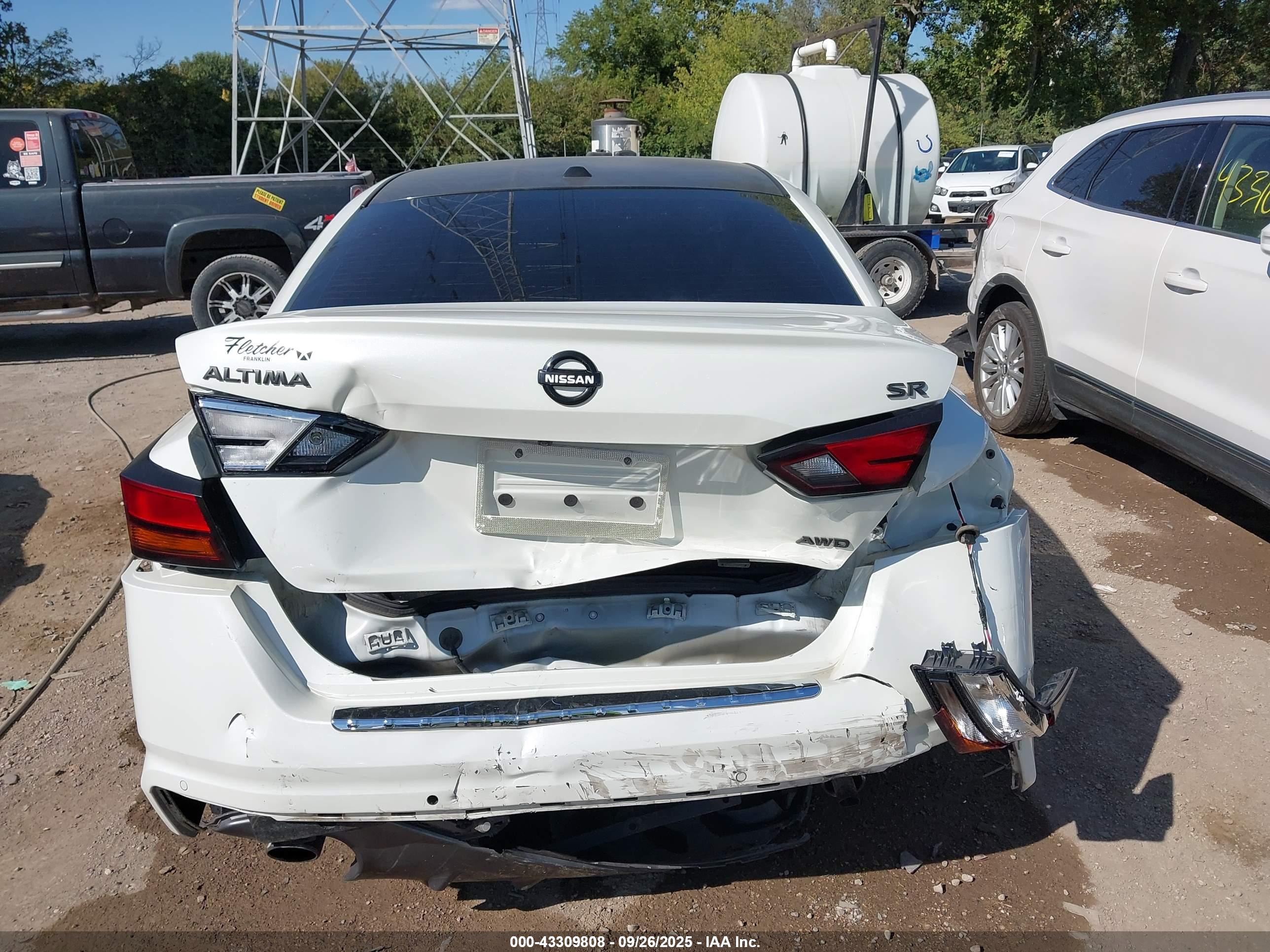 NISSAN ALTIMA image 6