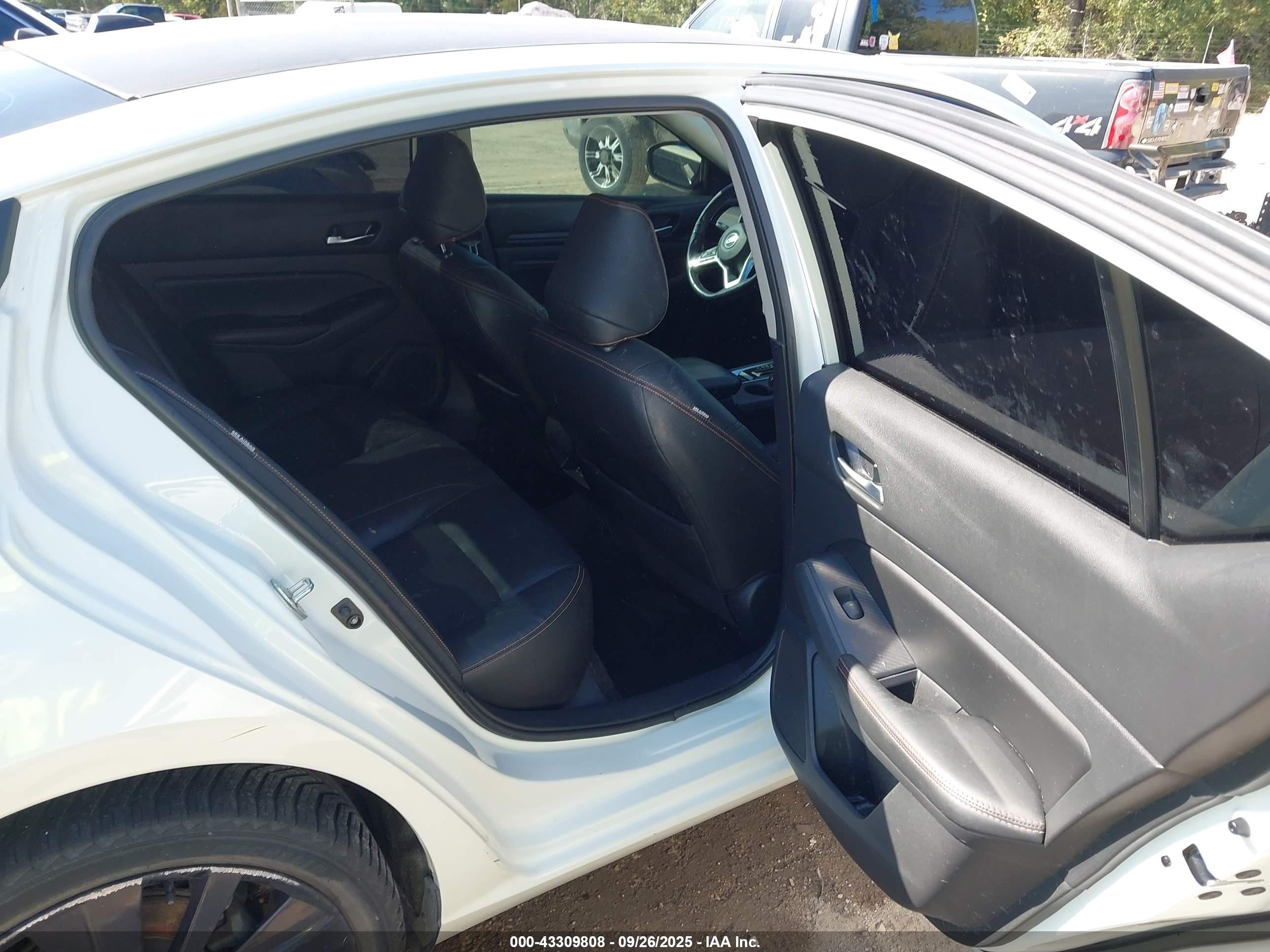 NISSAN ALTIMA image 8