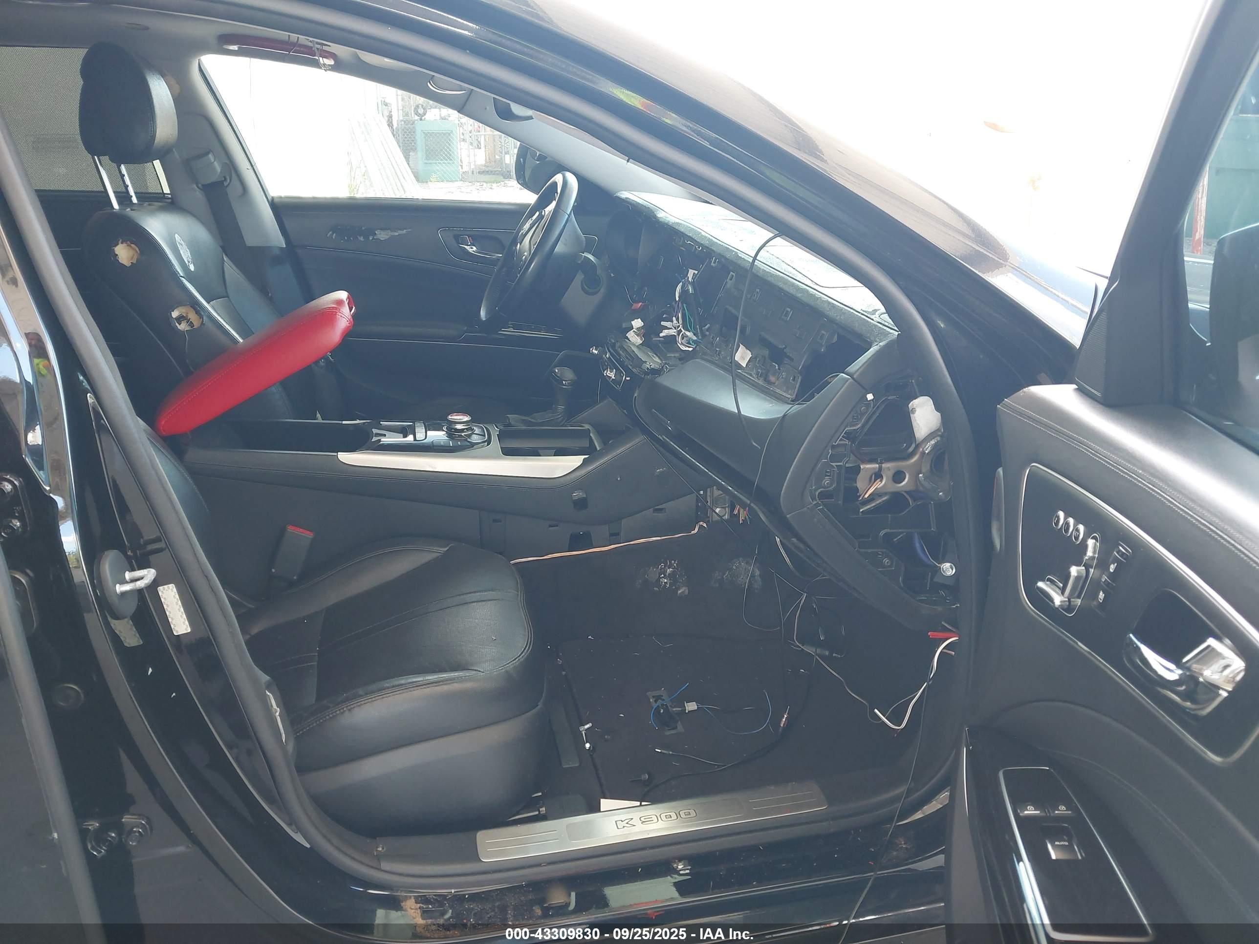 KIA K900 image 5