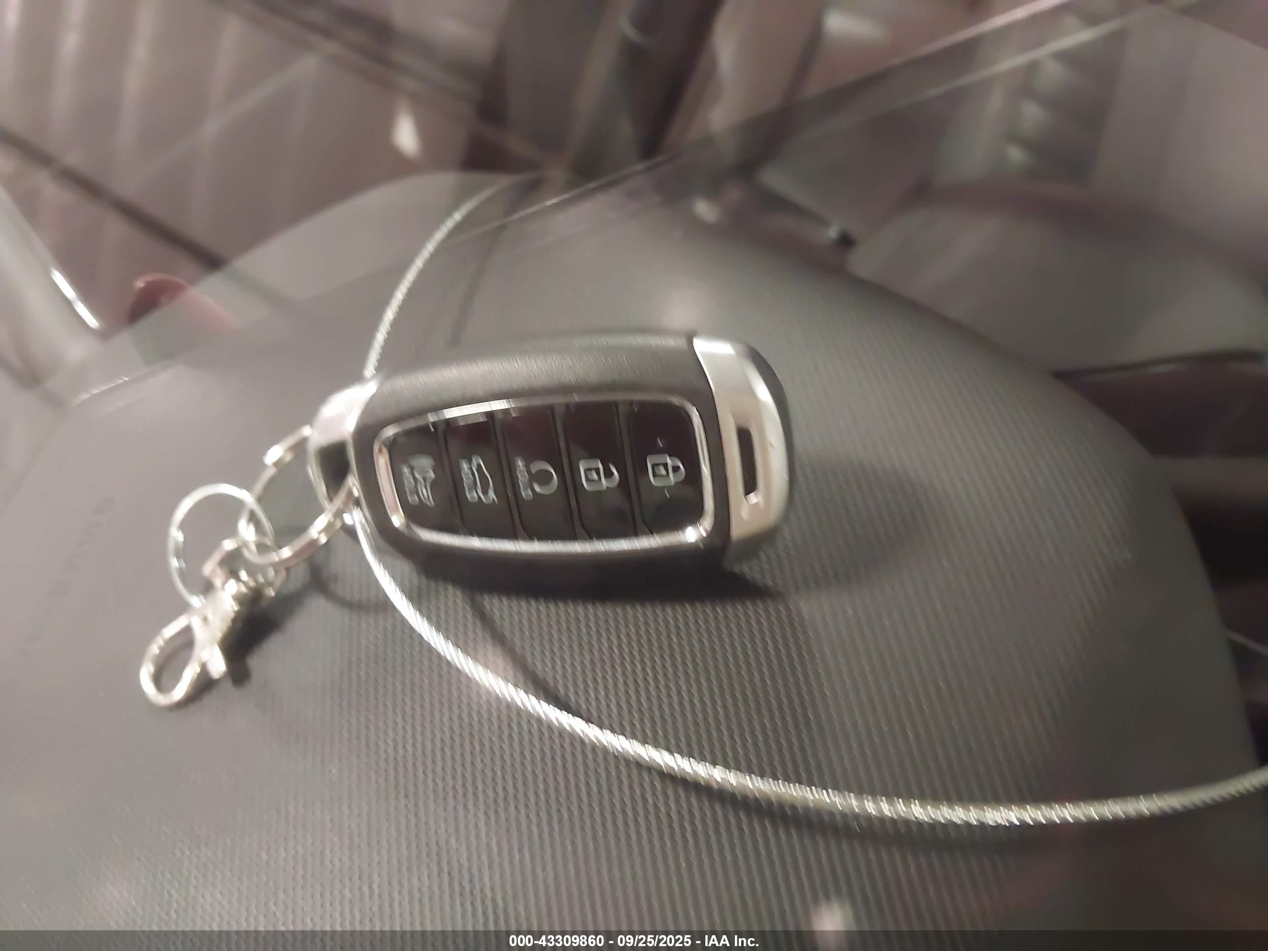 HYUNDAI ELANTRA image 11