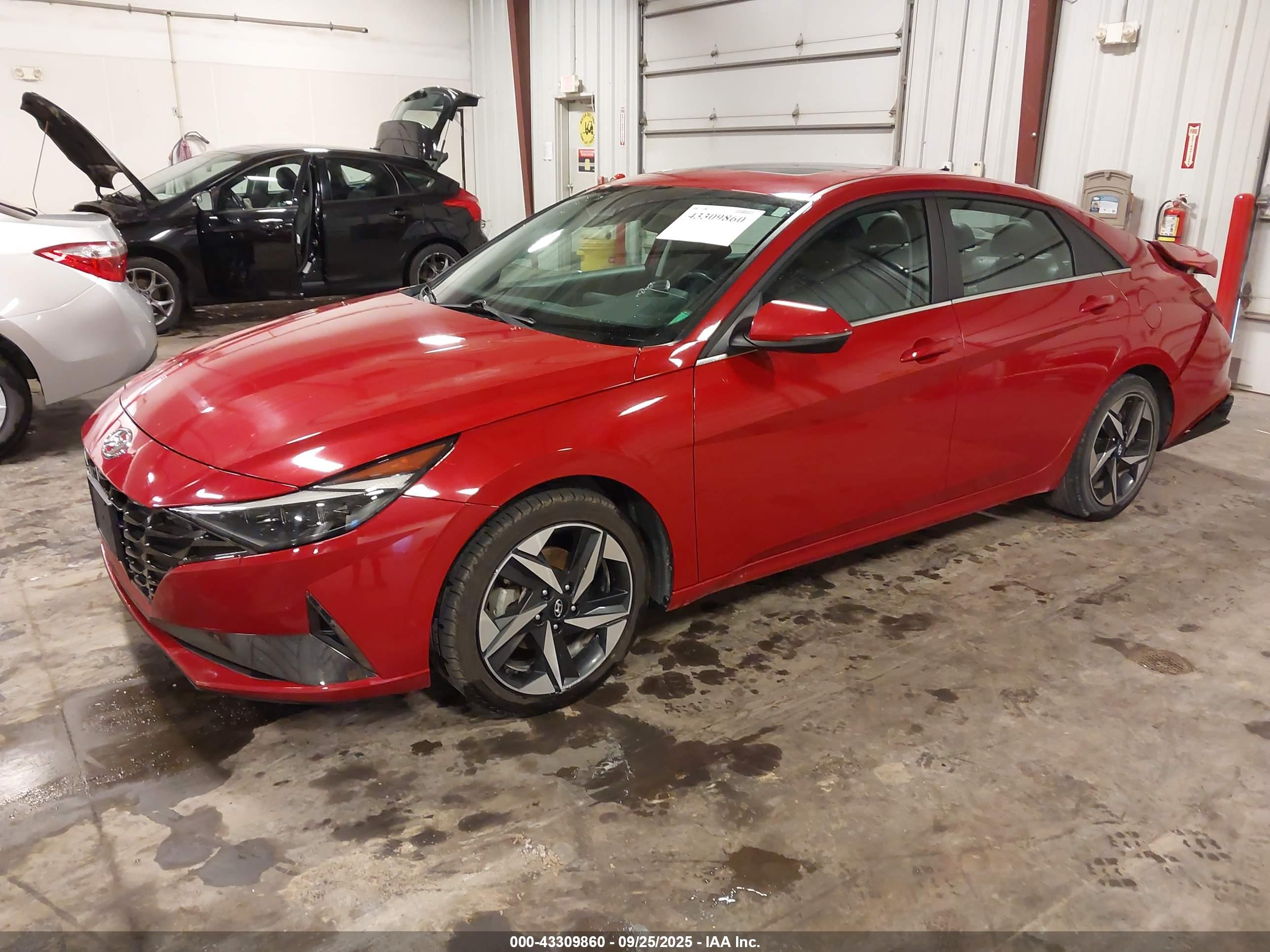 HYUNDAI ELANTRA image 2