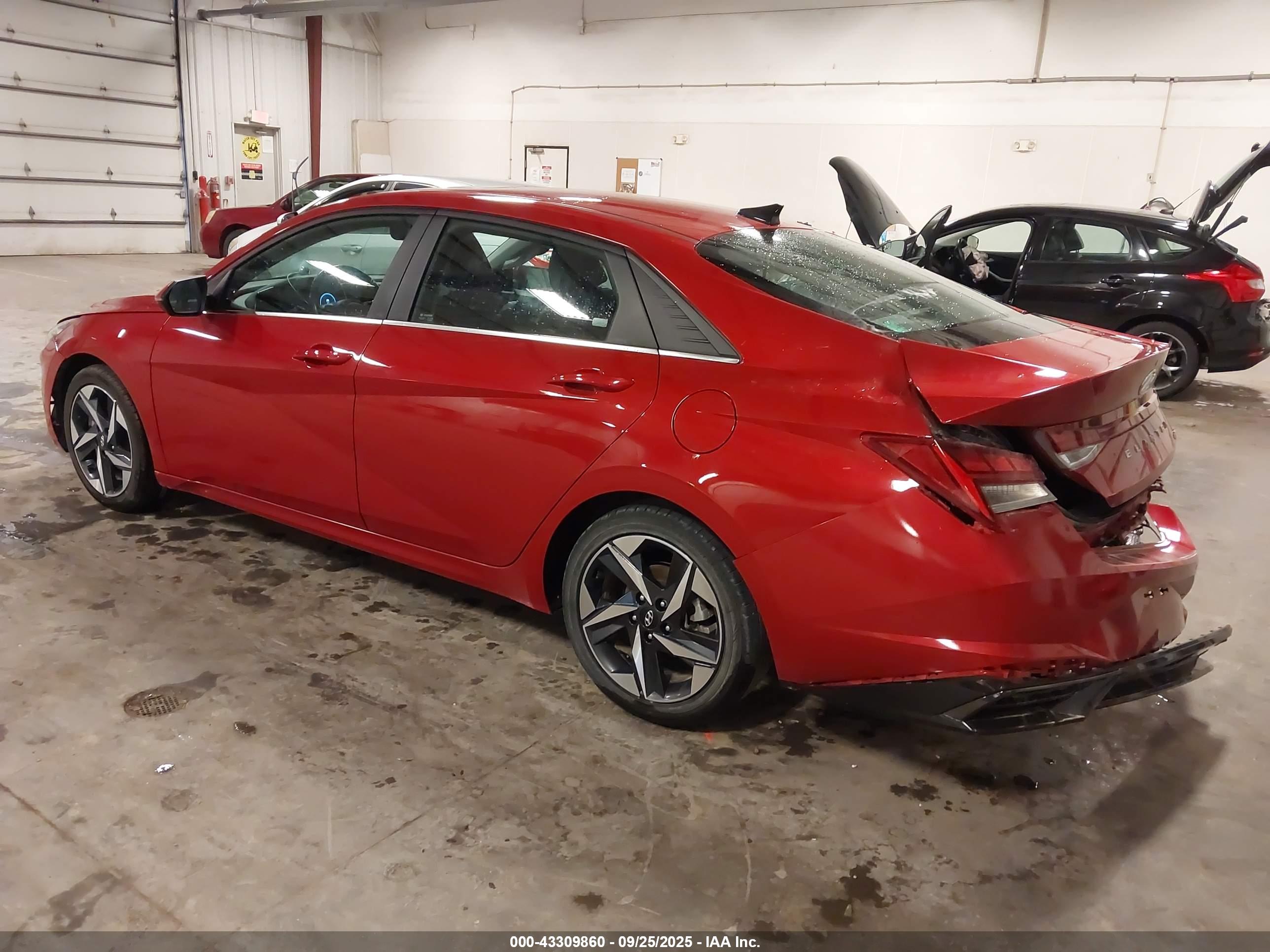 HYUNDAI ELANTRA image 3