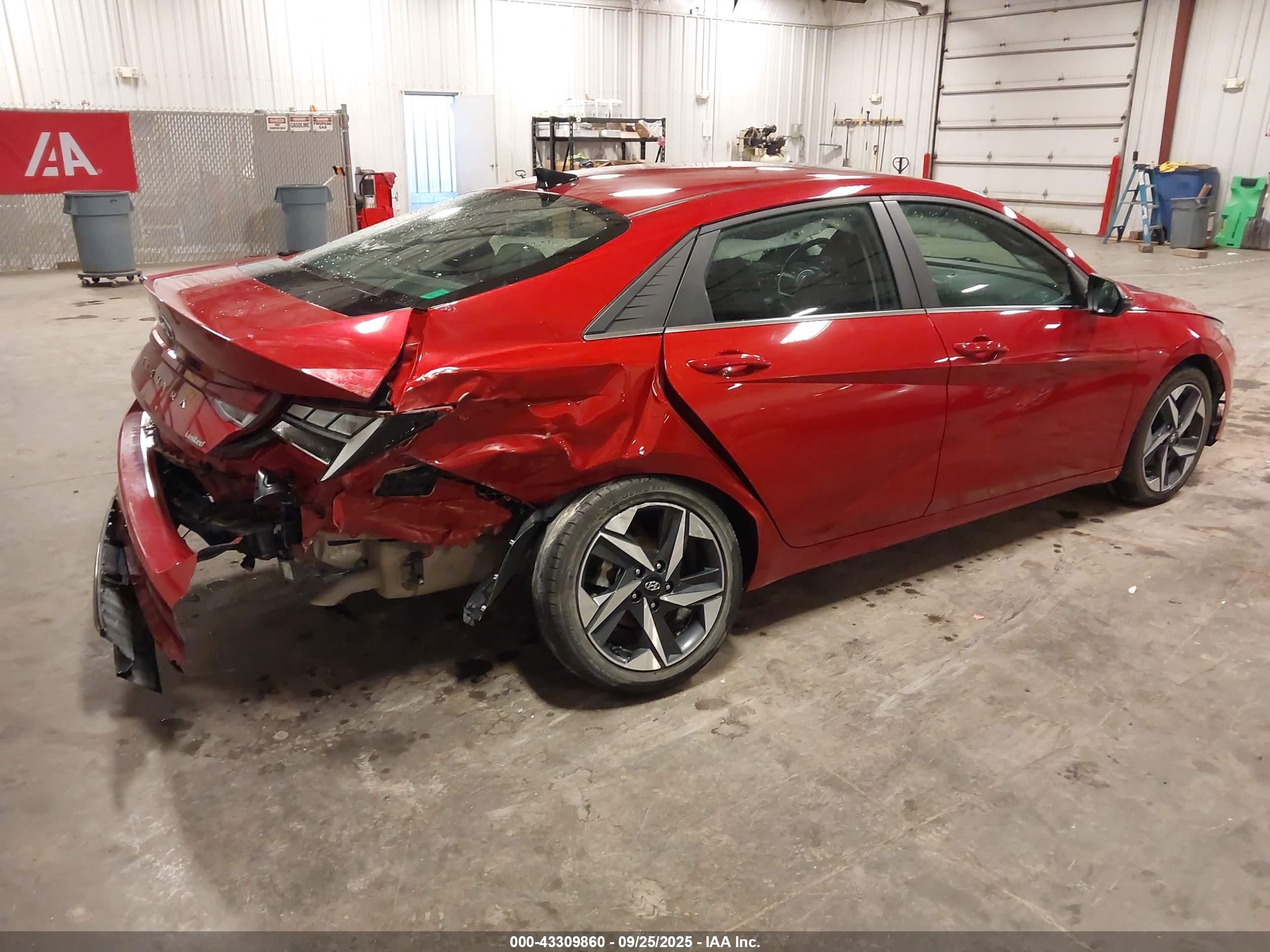 HYUNDAI ELANTRA image 4