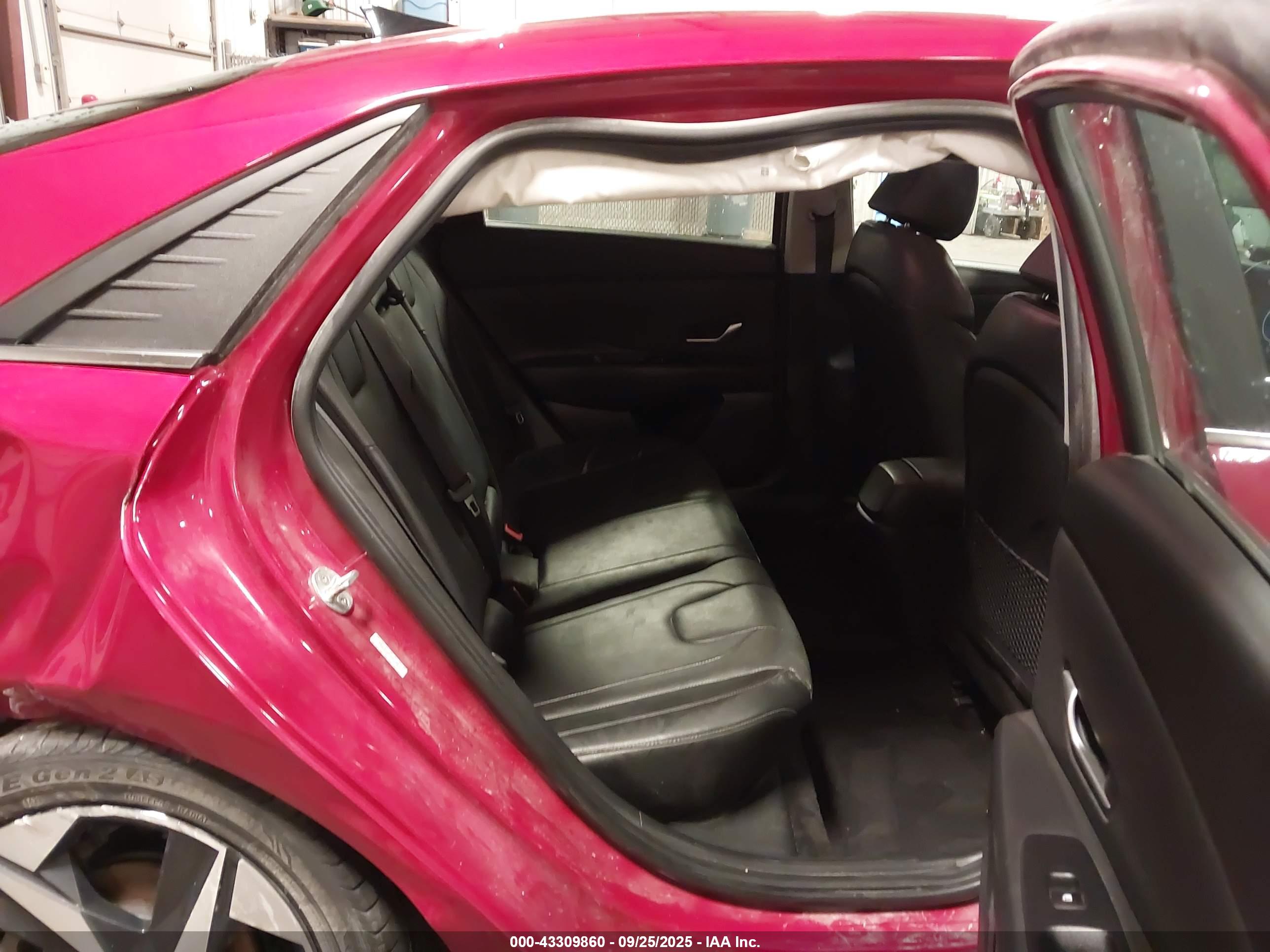 HYUNDAI ELANTRA image 8