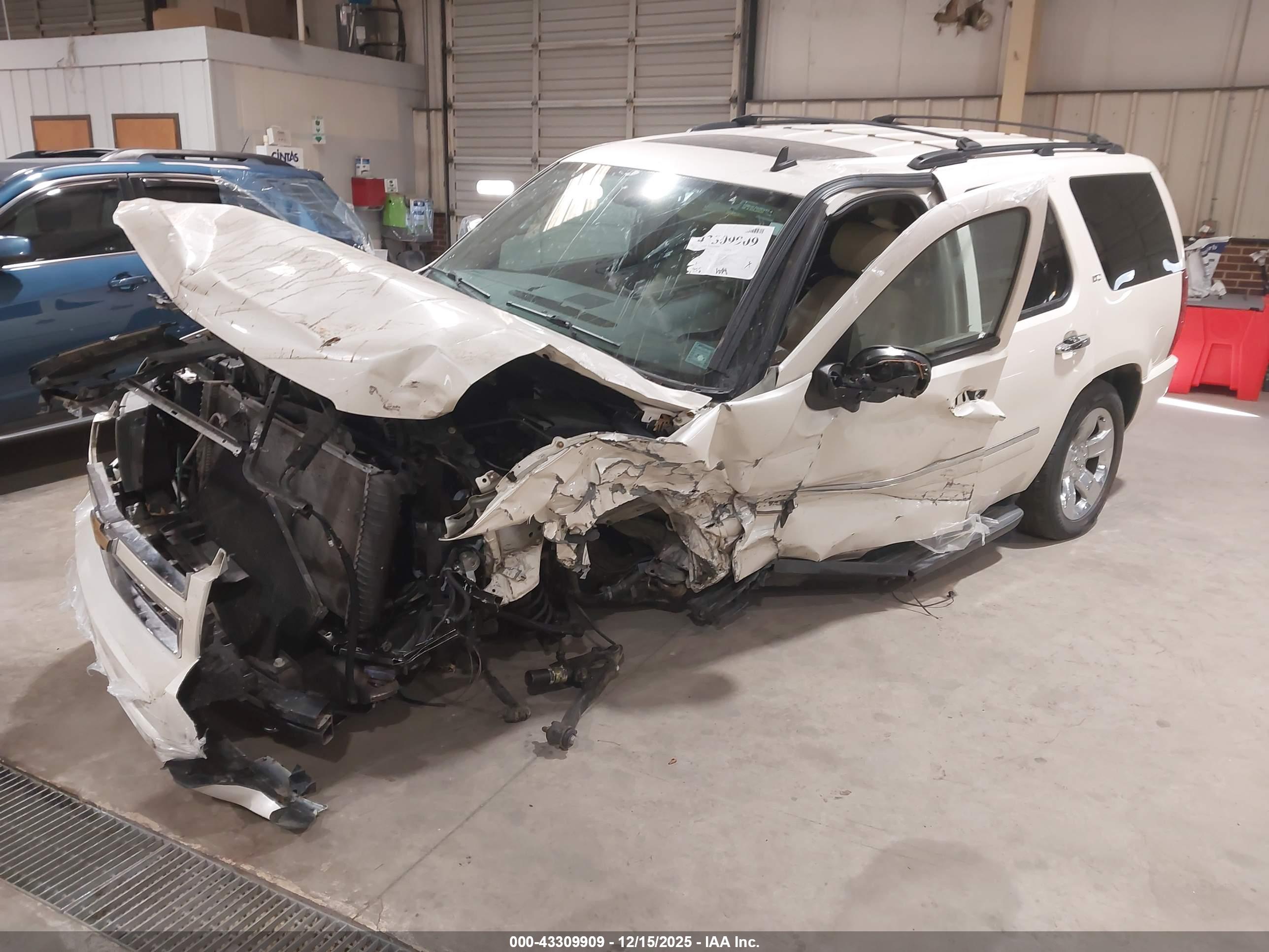 CHEVROLET TAHOE image 2