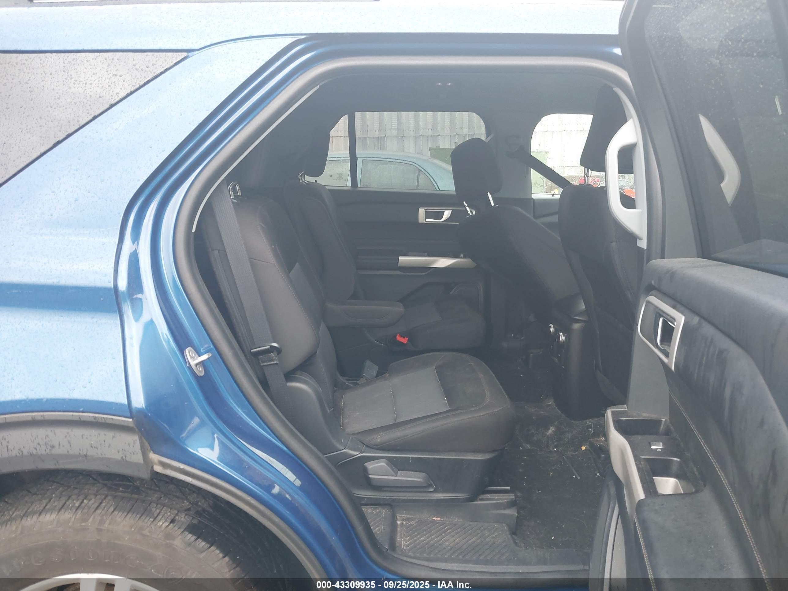 FORD EXPLORER image 8