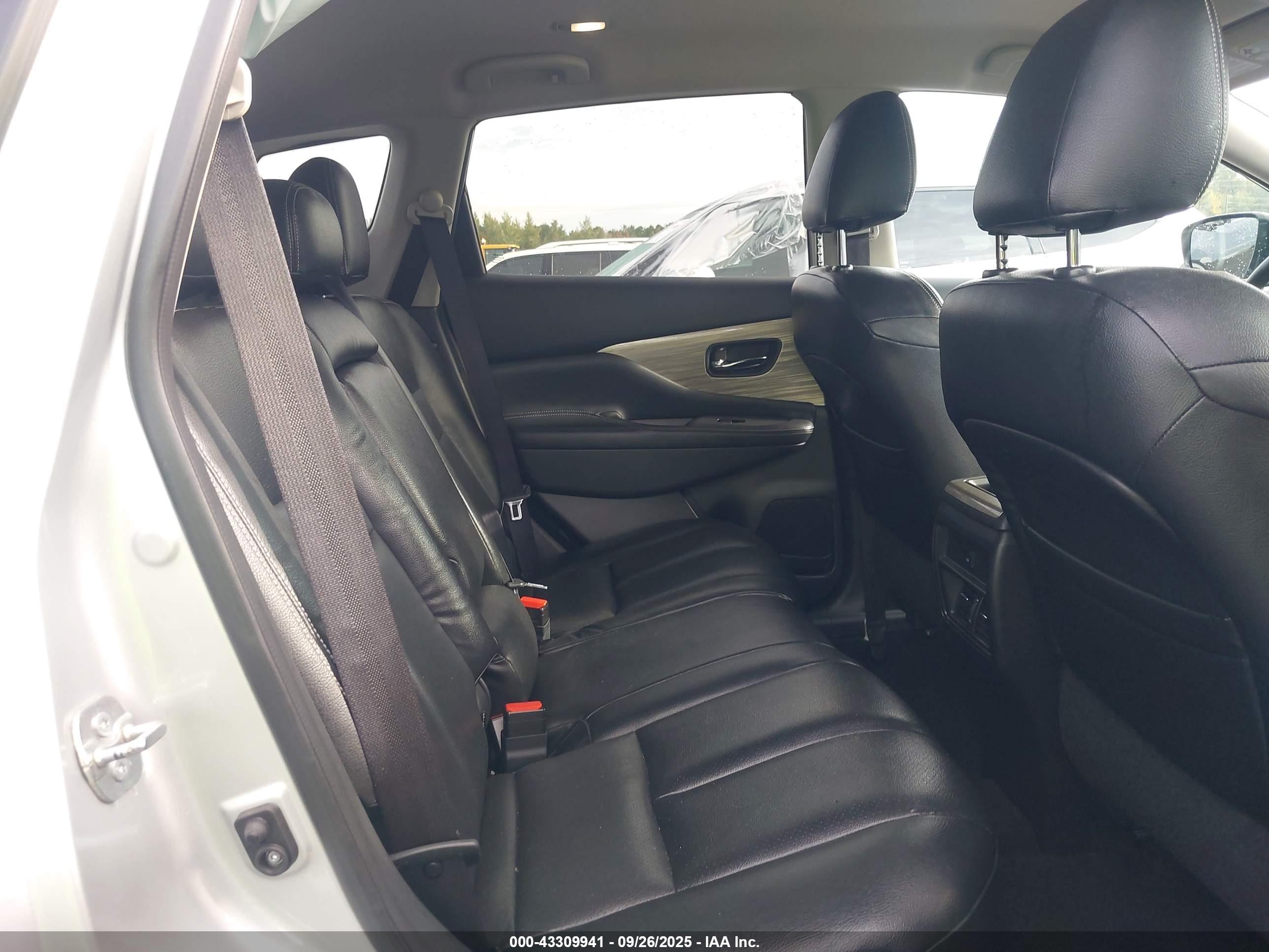 NISSAN MURANO image 8