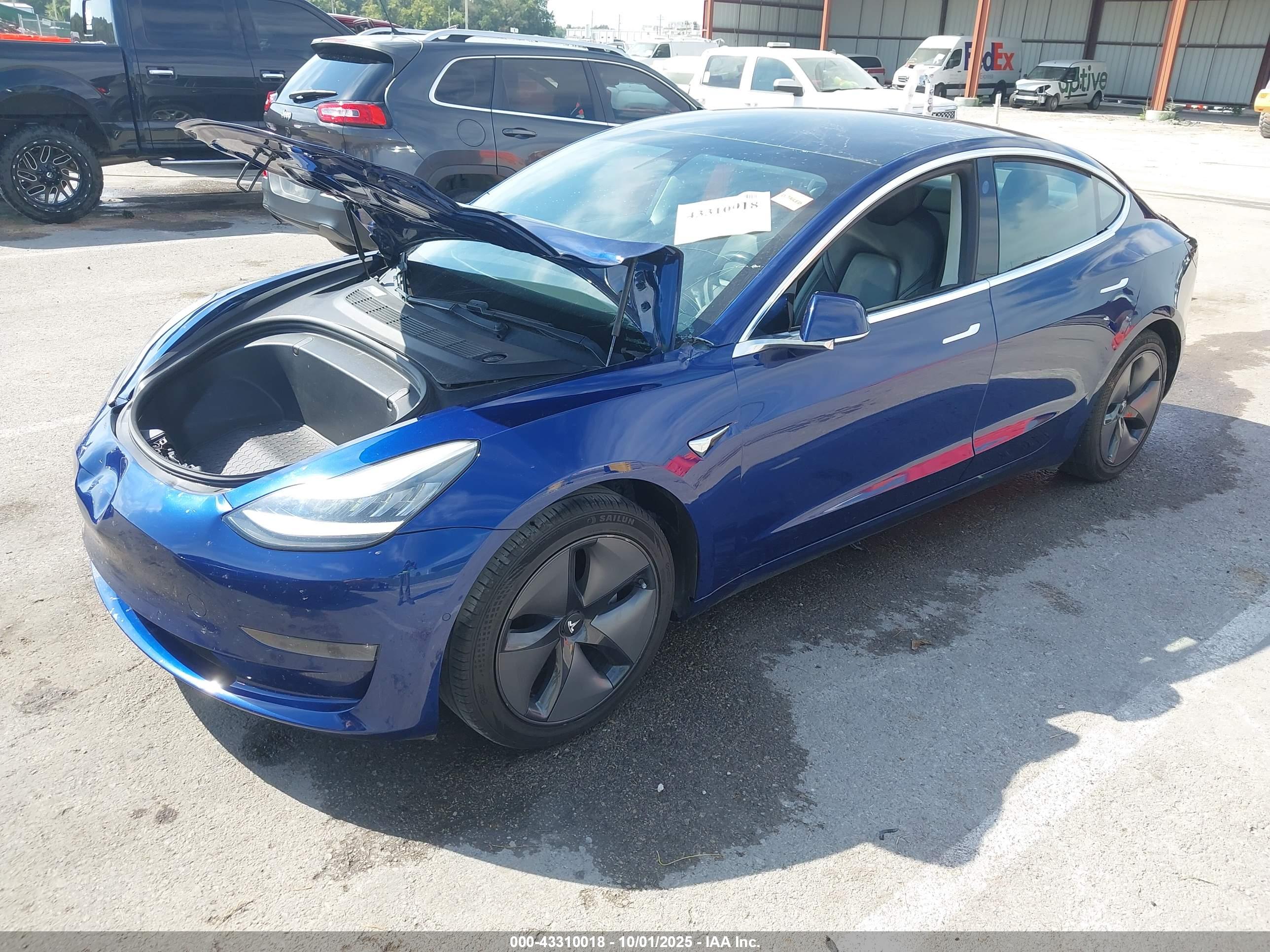 TESLA MODEL image 2