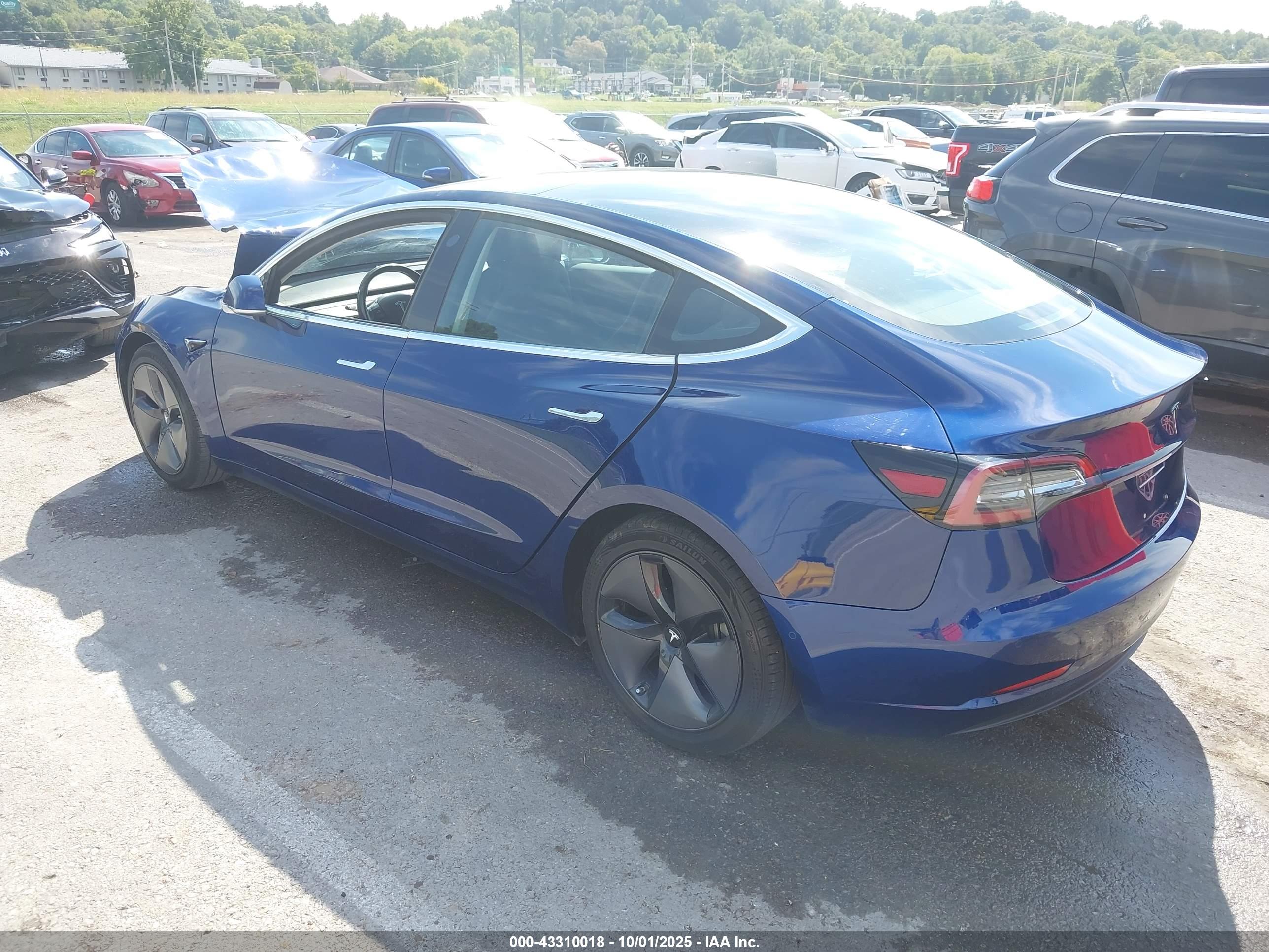 TESLA MODEL image 3