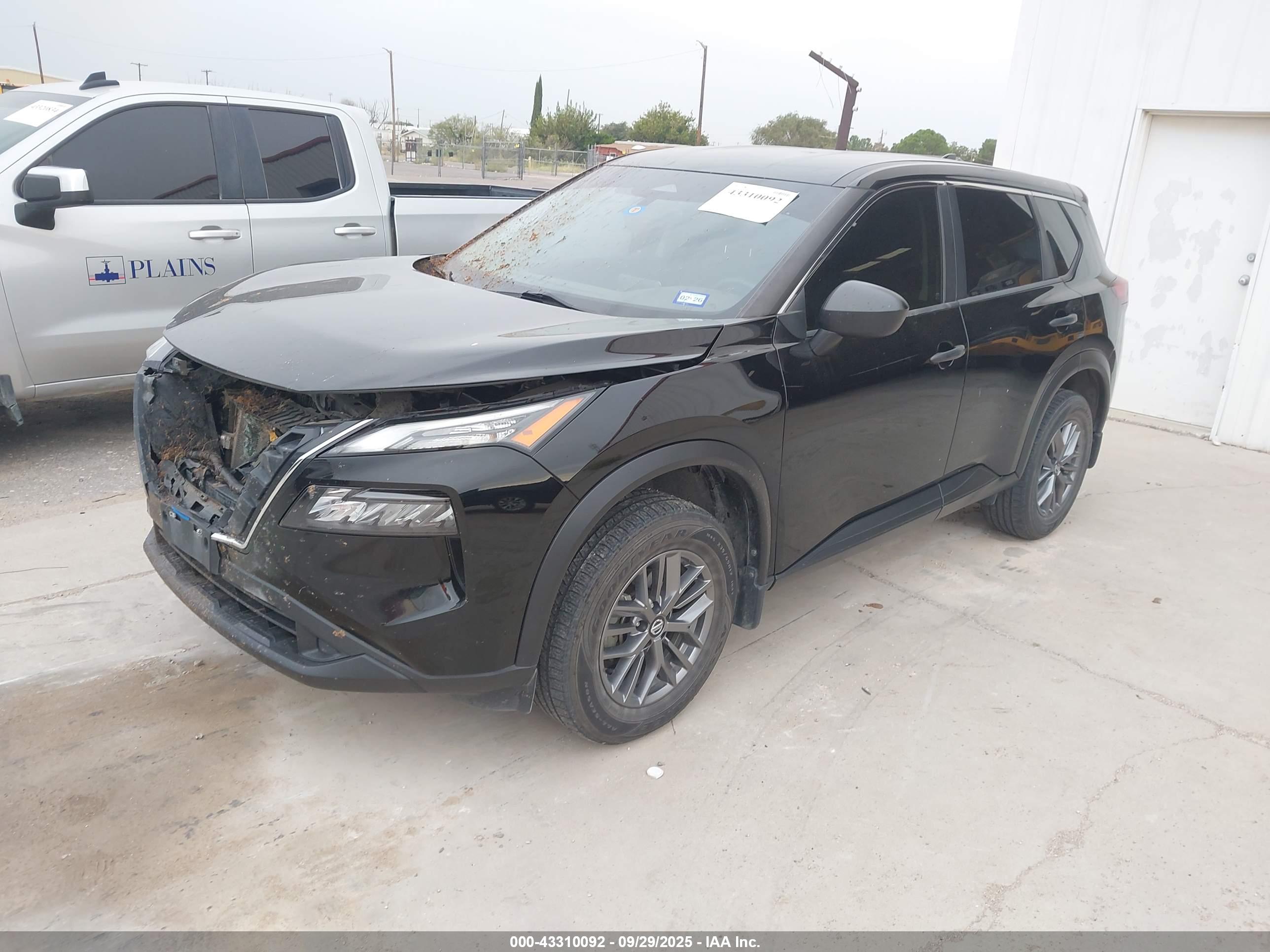NISSAN ROGUE image 2