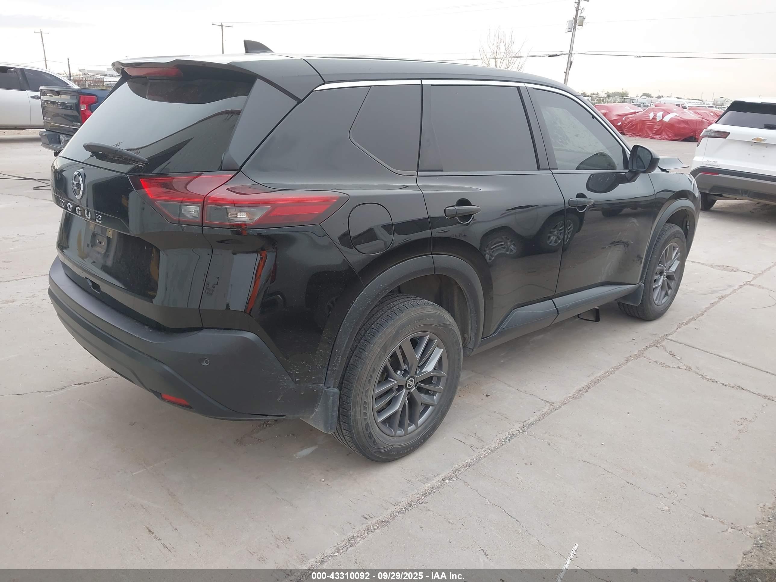 NISSAN ROGUE image 4
