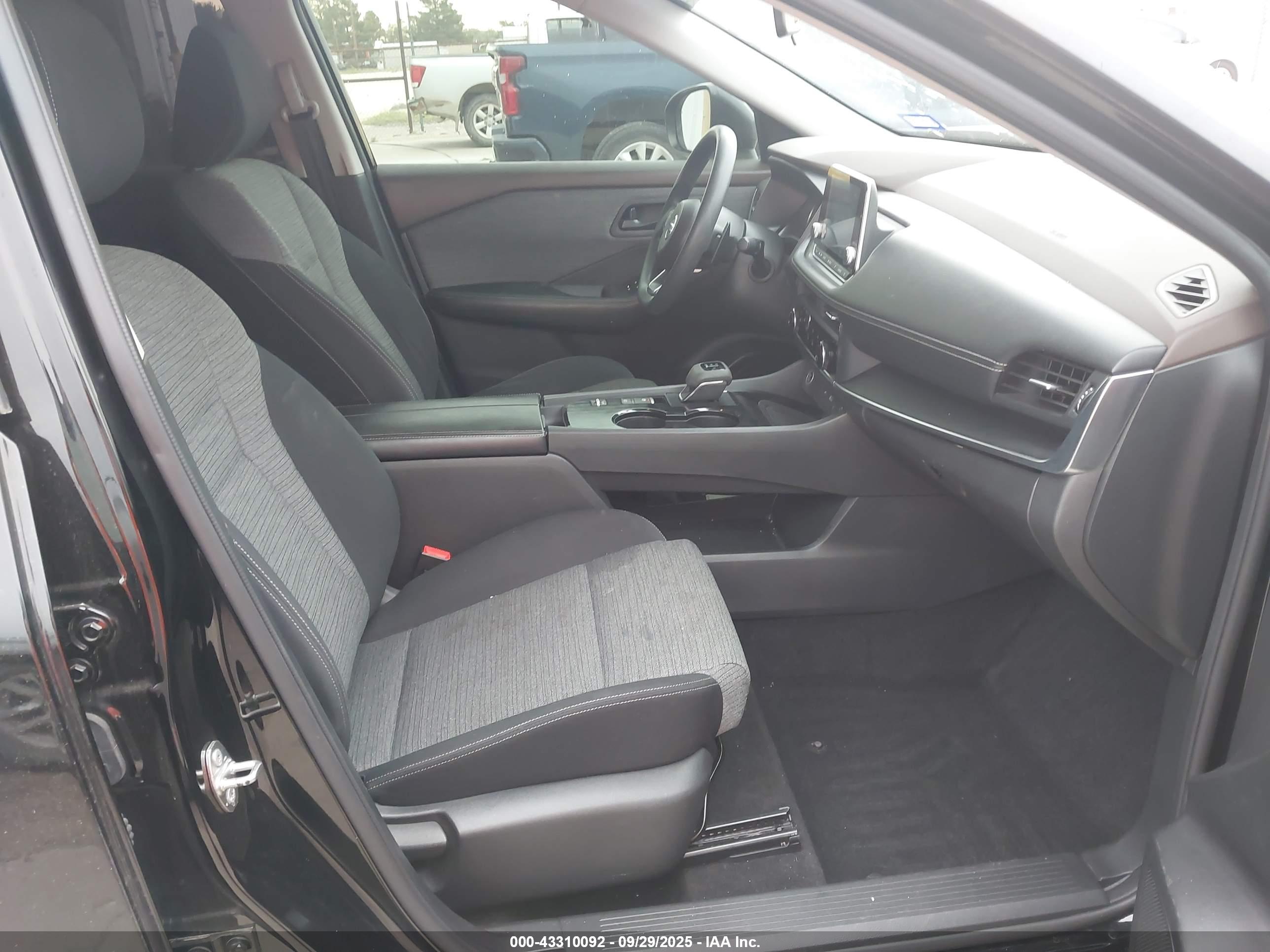 NISSAN ROGUE image 5