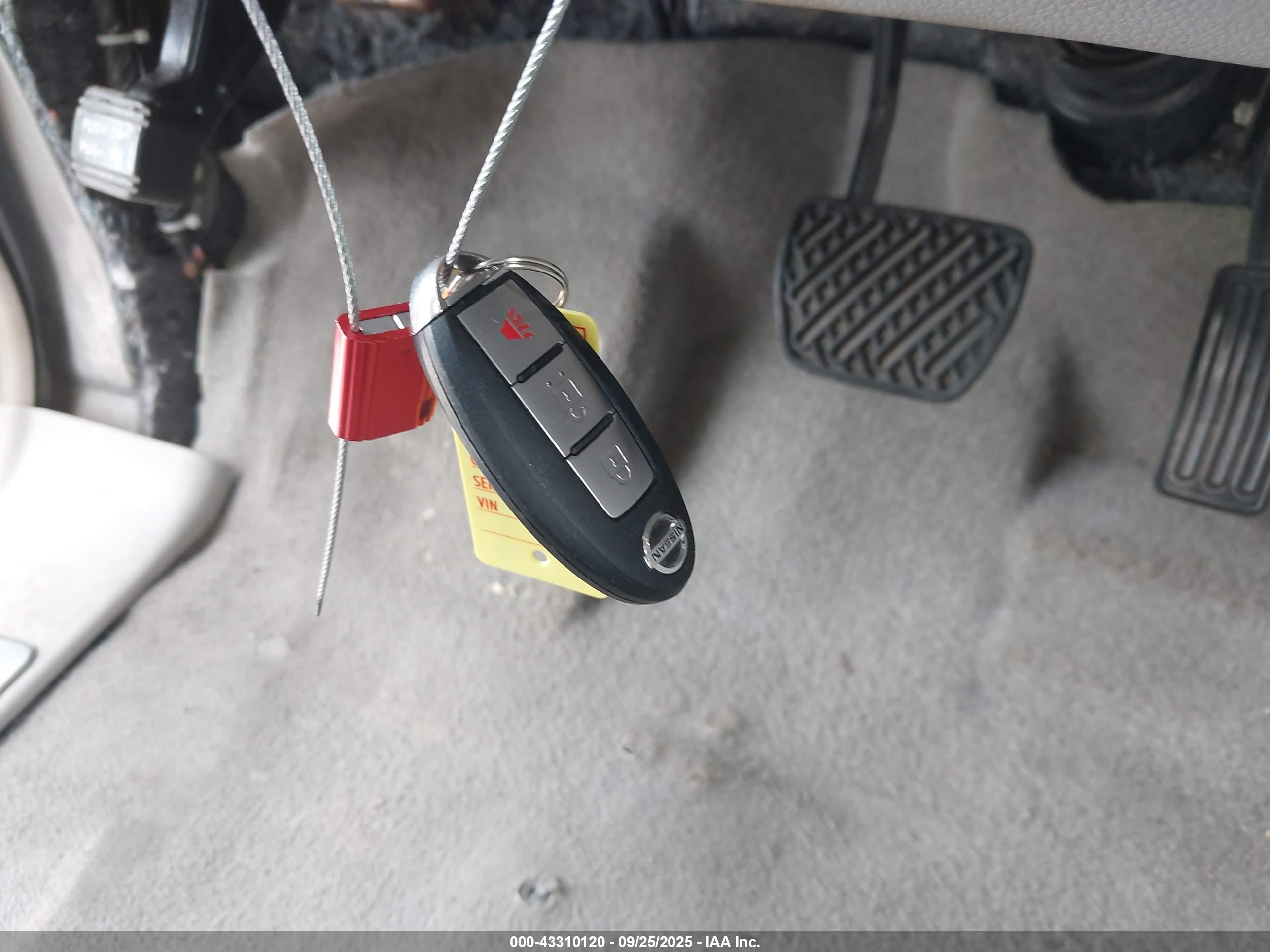 NISSAN QUEST image 11