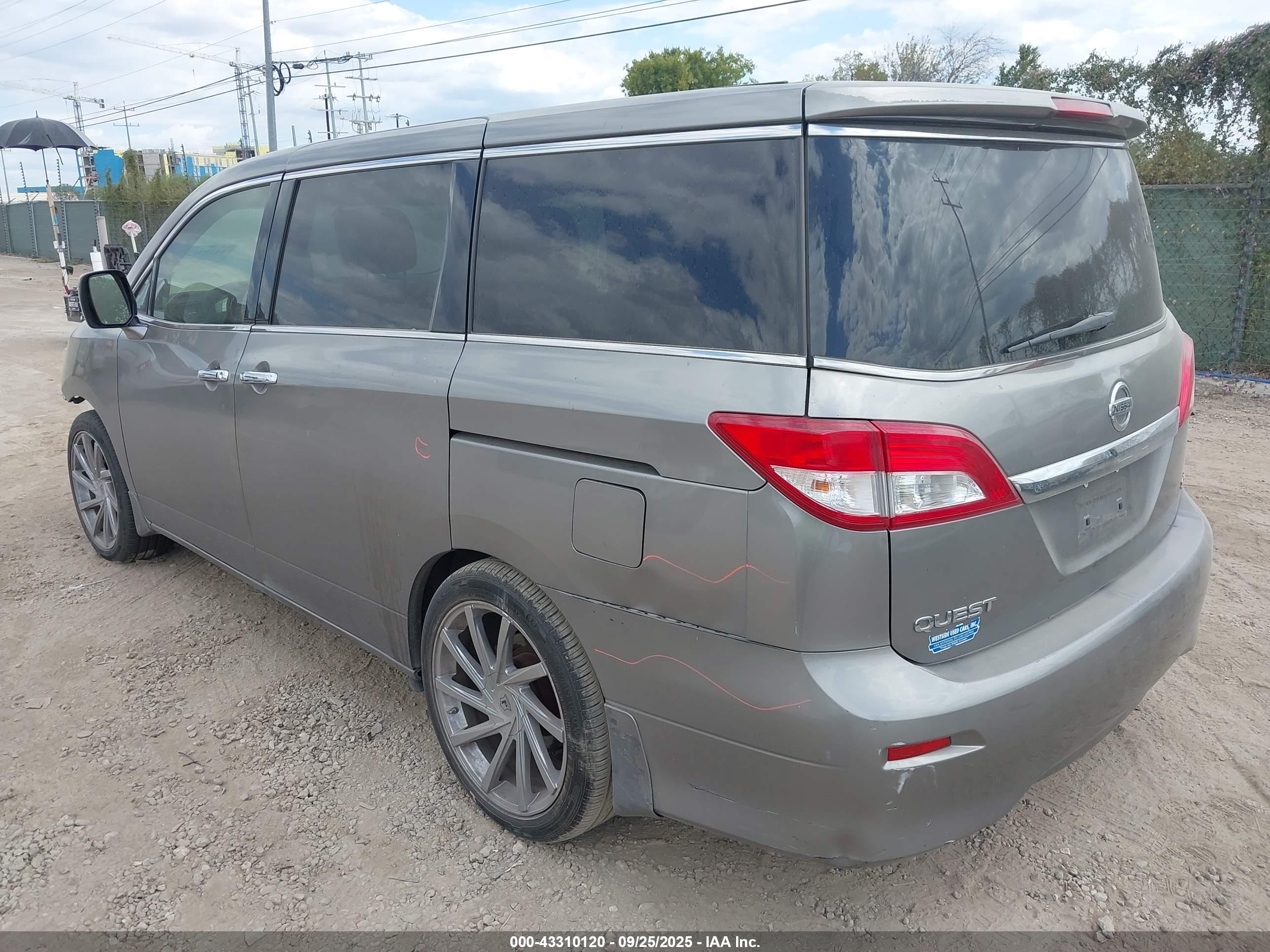 NISSAN QUEST image 3