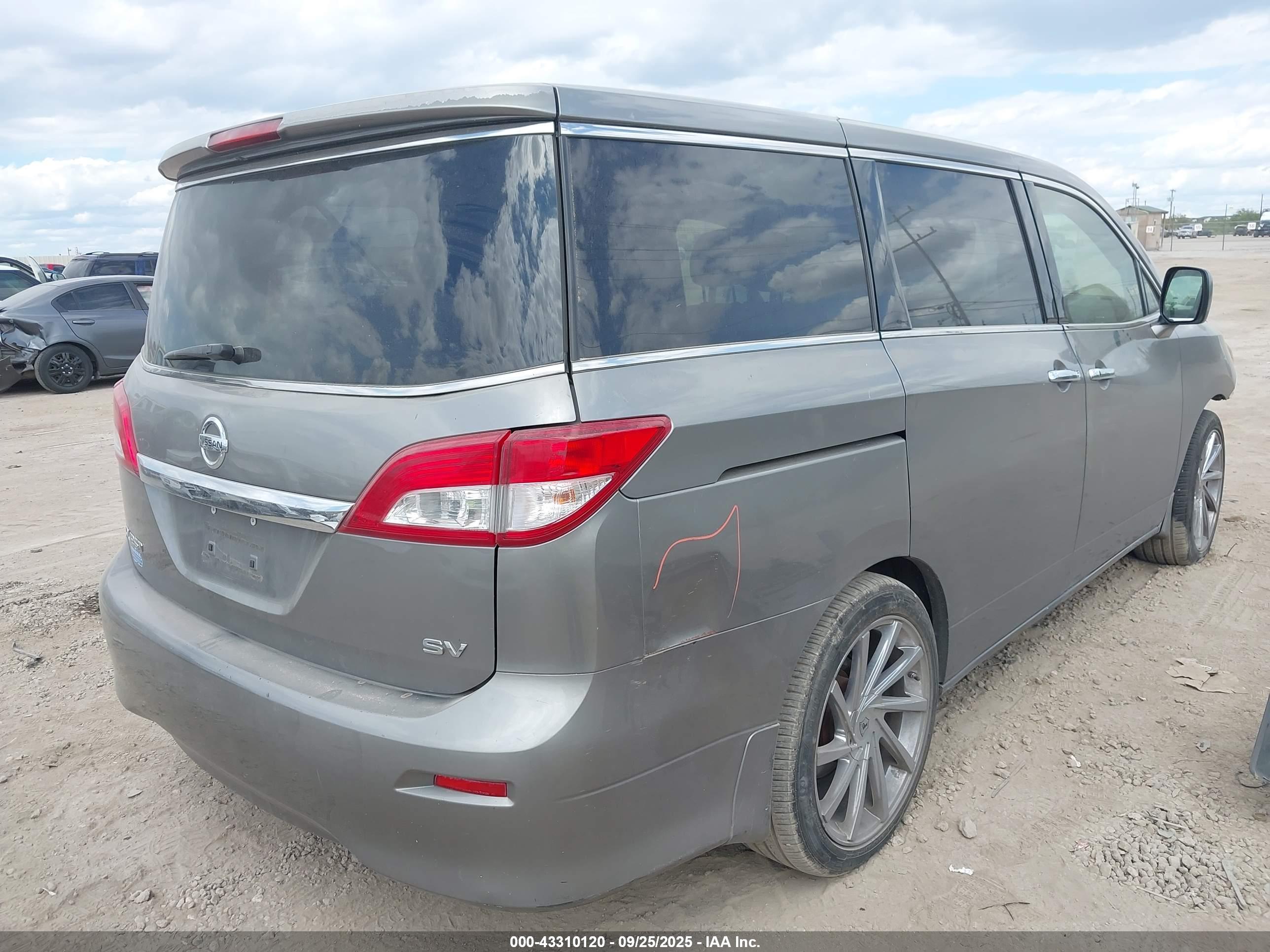 NISSAN QUEST image 4