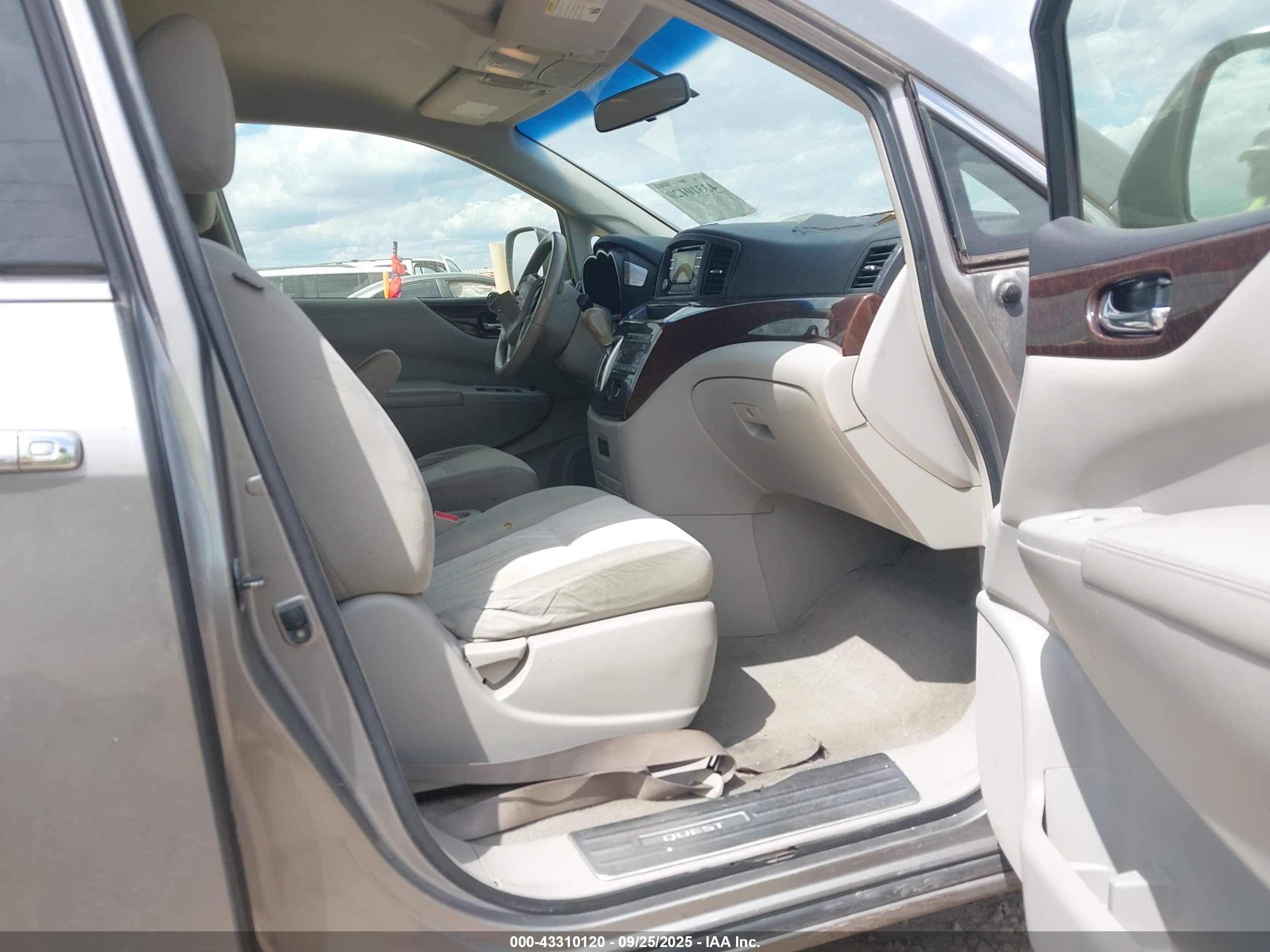 NISSAN QUEST image 5