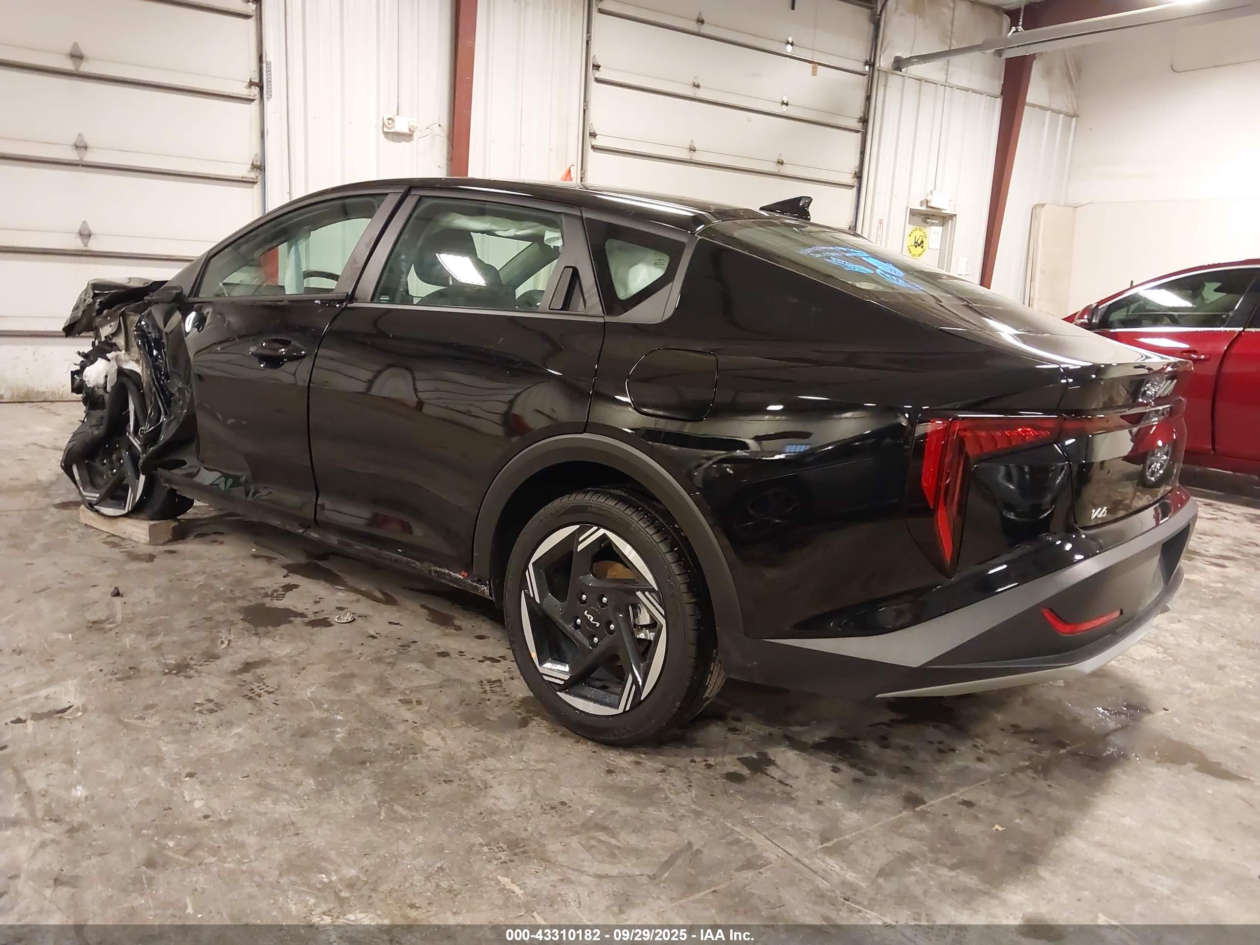 KIA K4 image 3