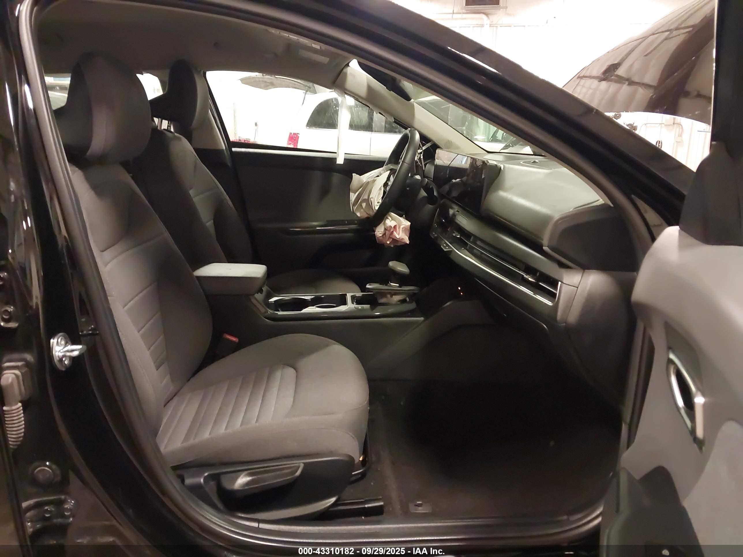 KIA K4 image 5