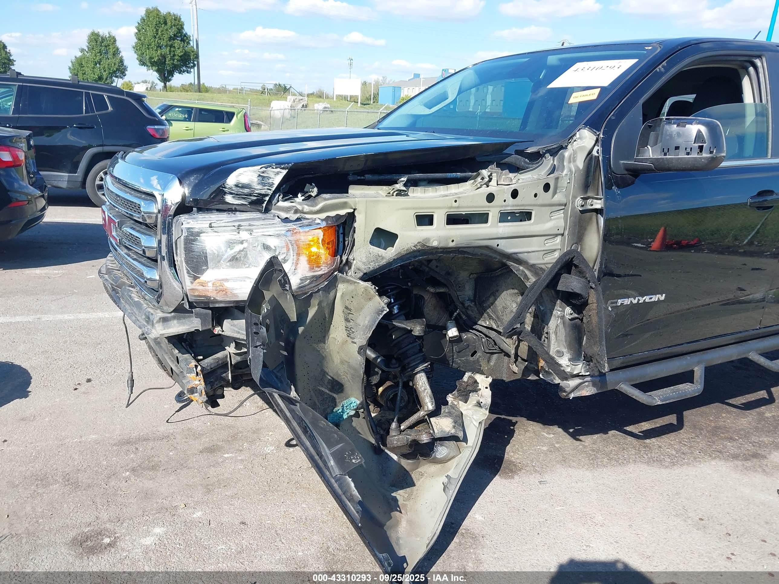 GMC CANYON image 6