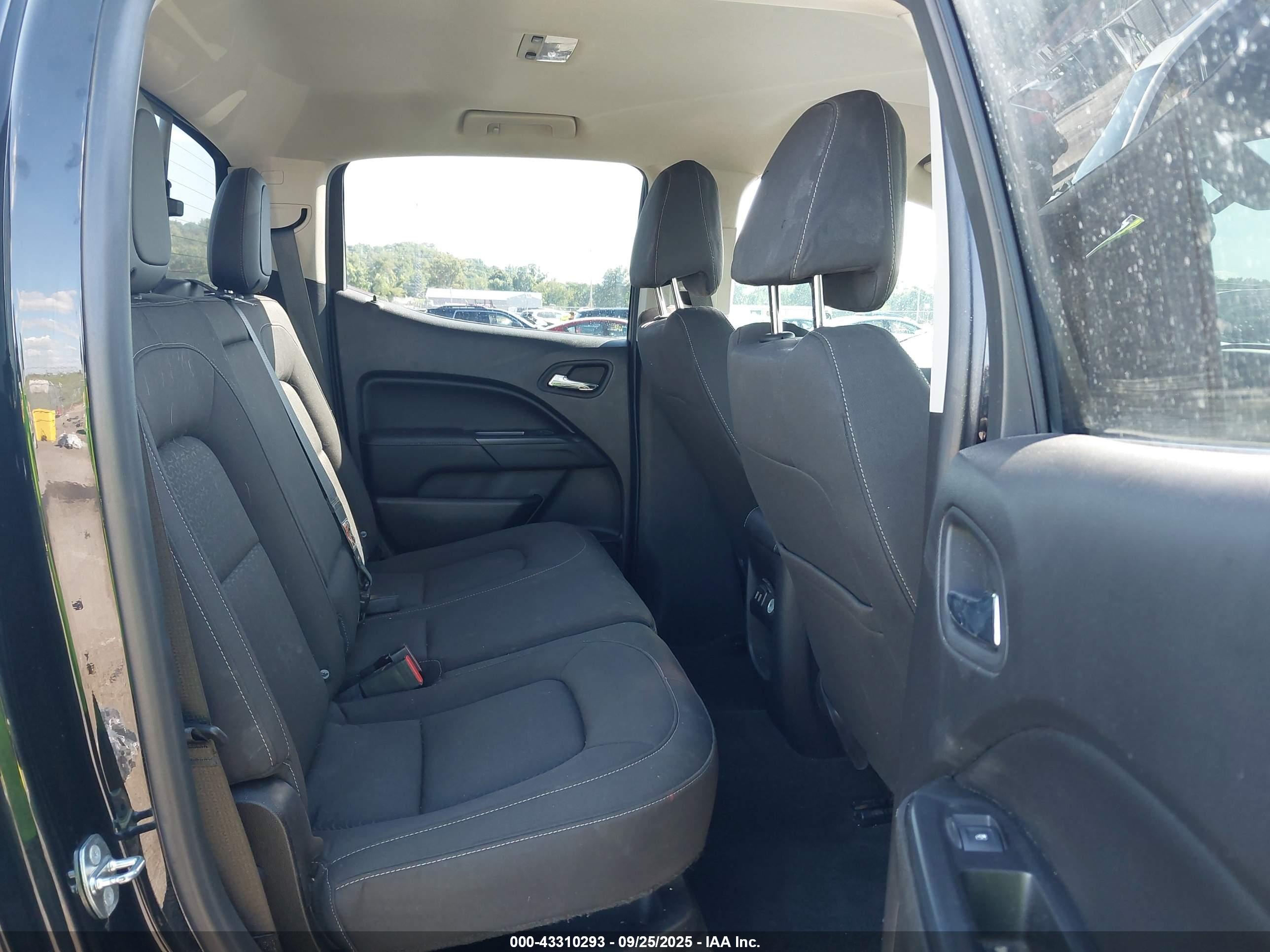 GMC CANYON image 8
