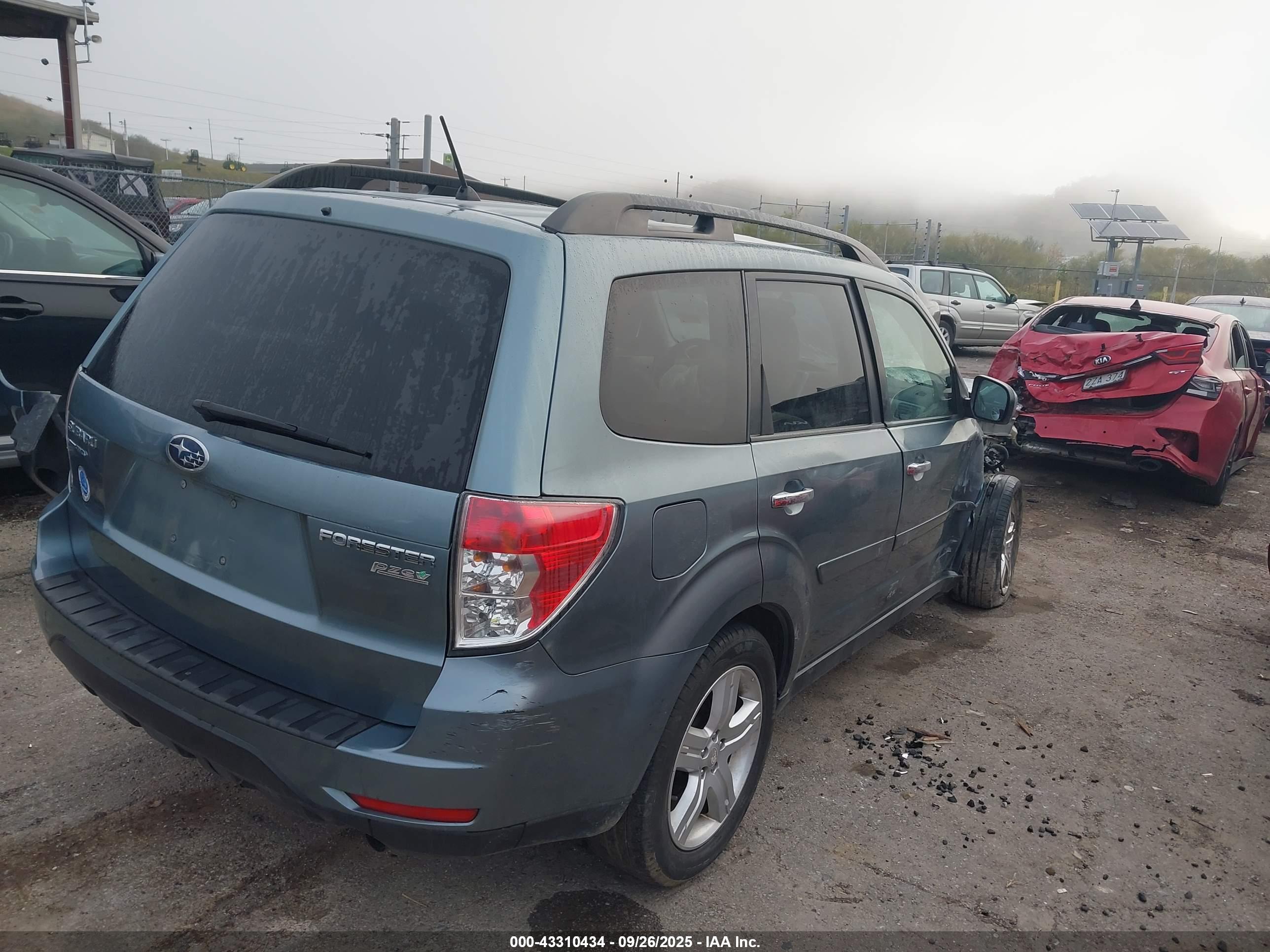 SUBARU FORESTER image 4