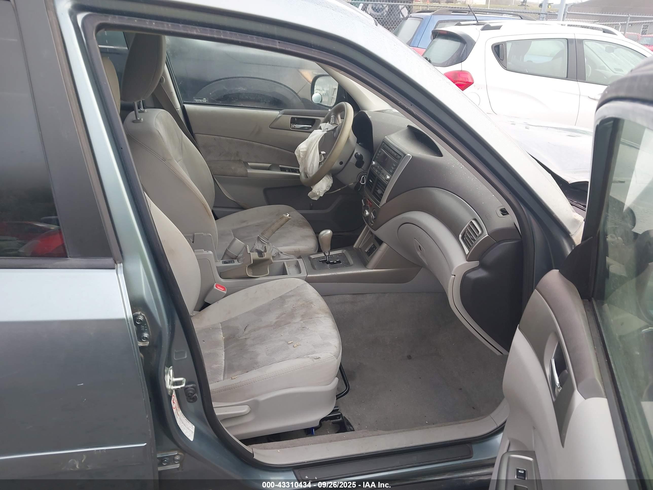 SUBARU FORESTER image 5