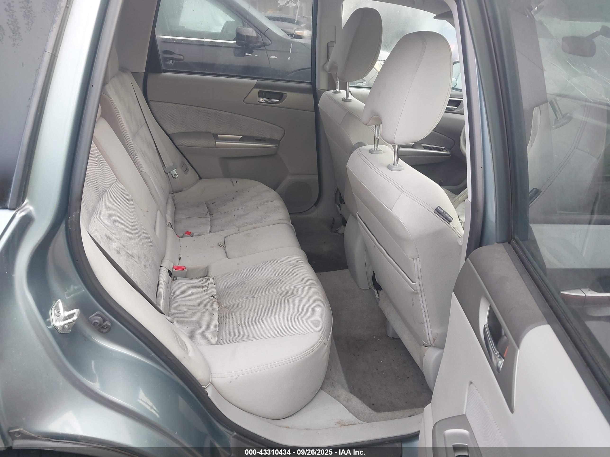SUBARU FORESTER image 8