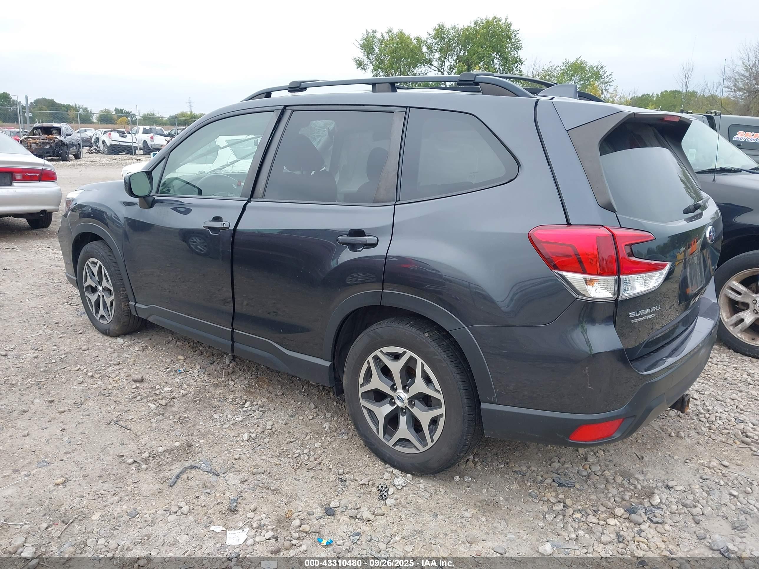SUBARU FORESTER image 3