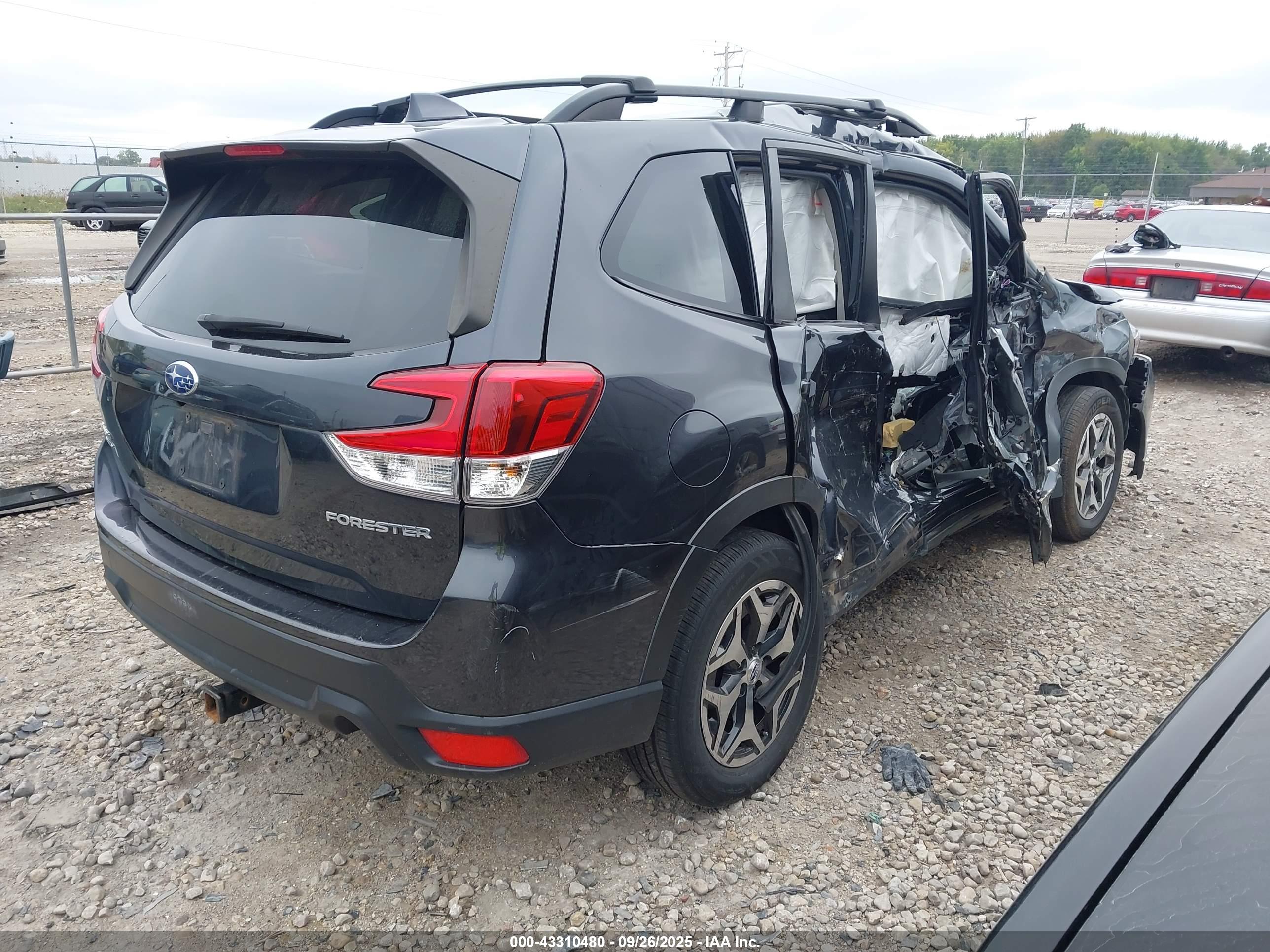 SUBARU FORESTER image 4