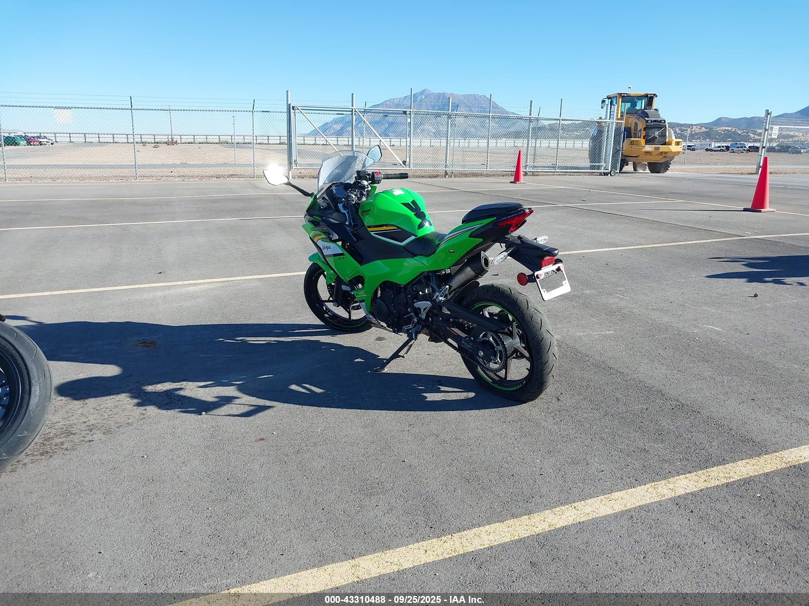 KAWASAKI EX500 image 3