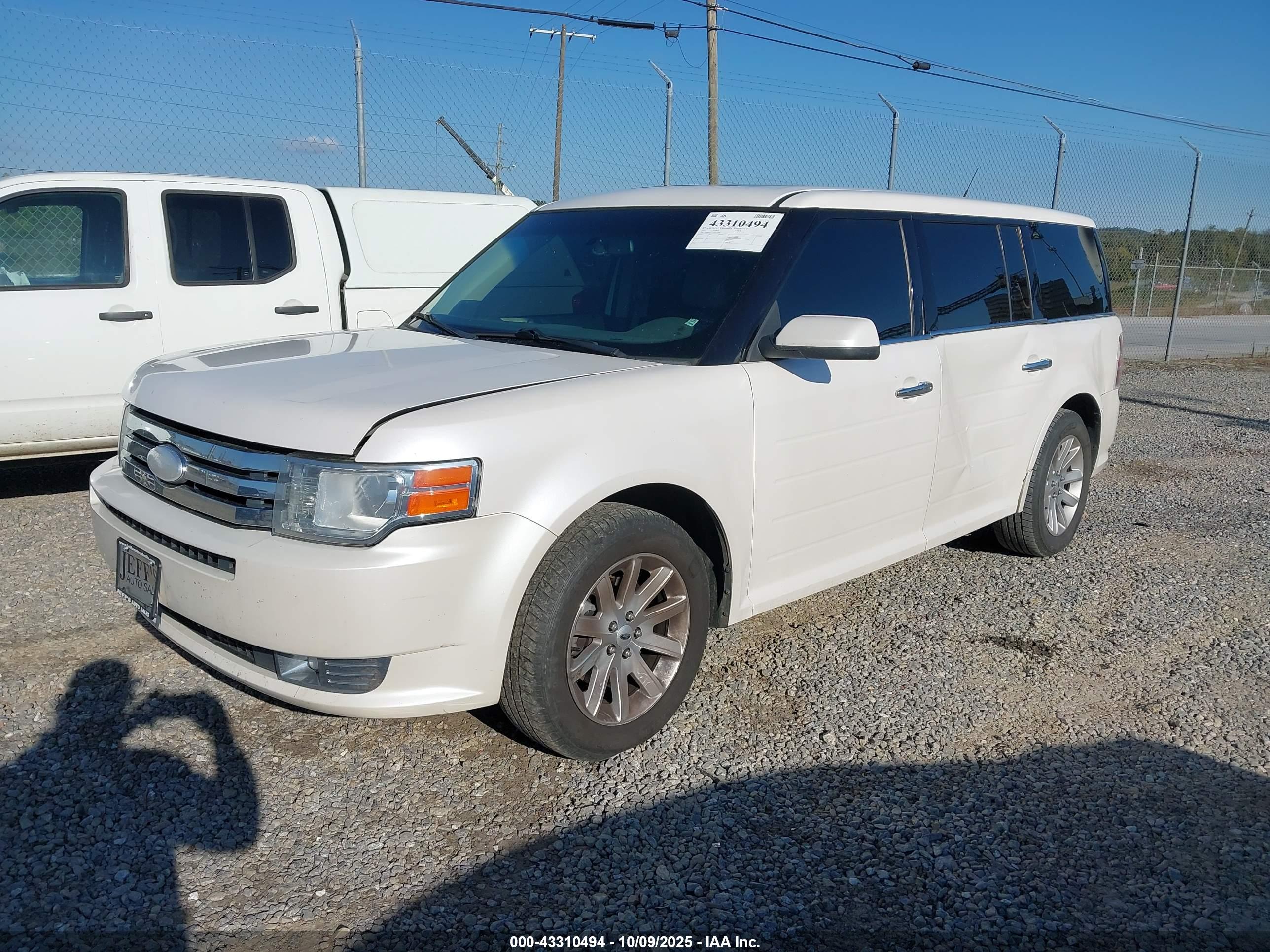 FORD FLEX image 2