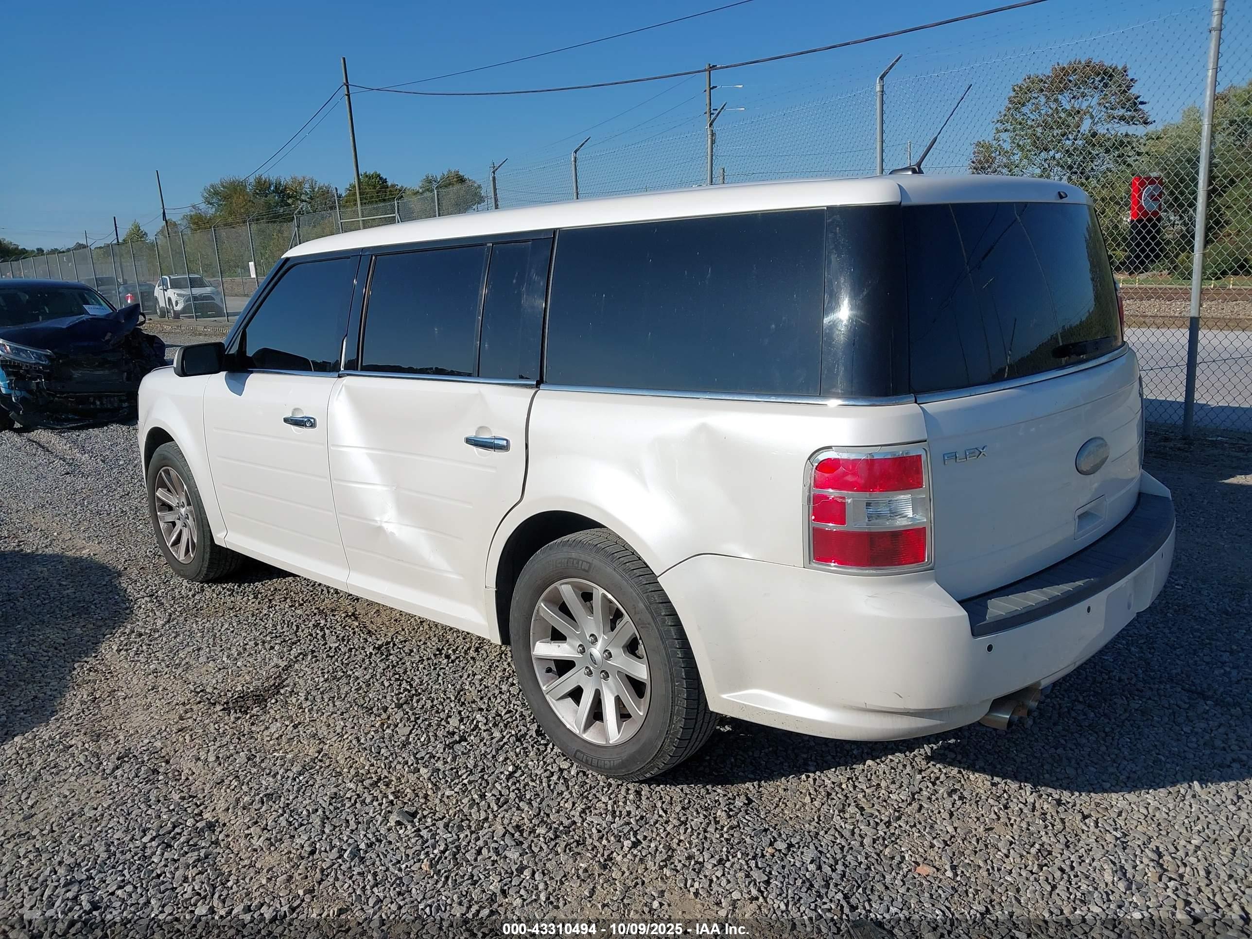 FORD FLEX image 3