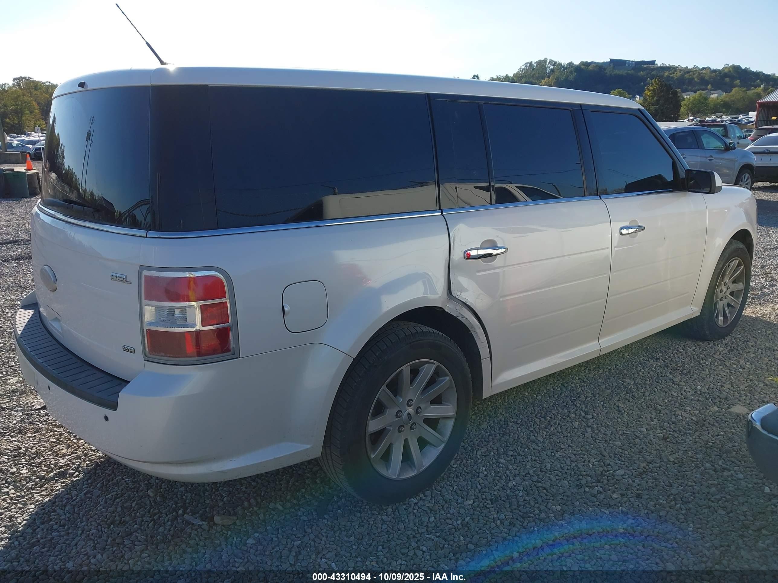 FORD FLEX image 4