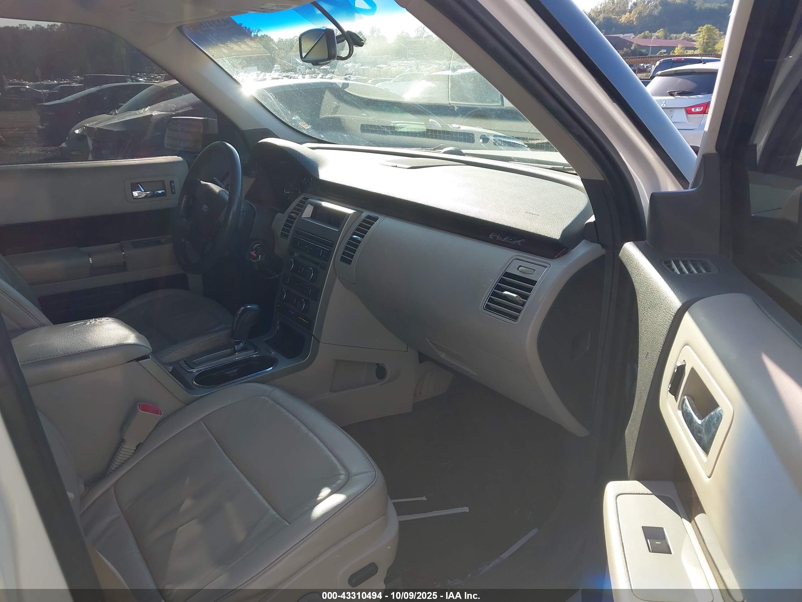 FORD FLEX image 5