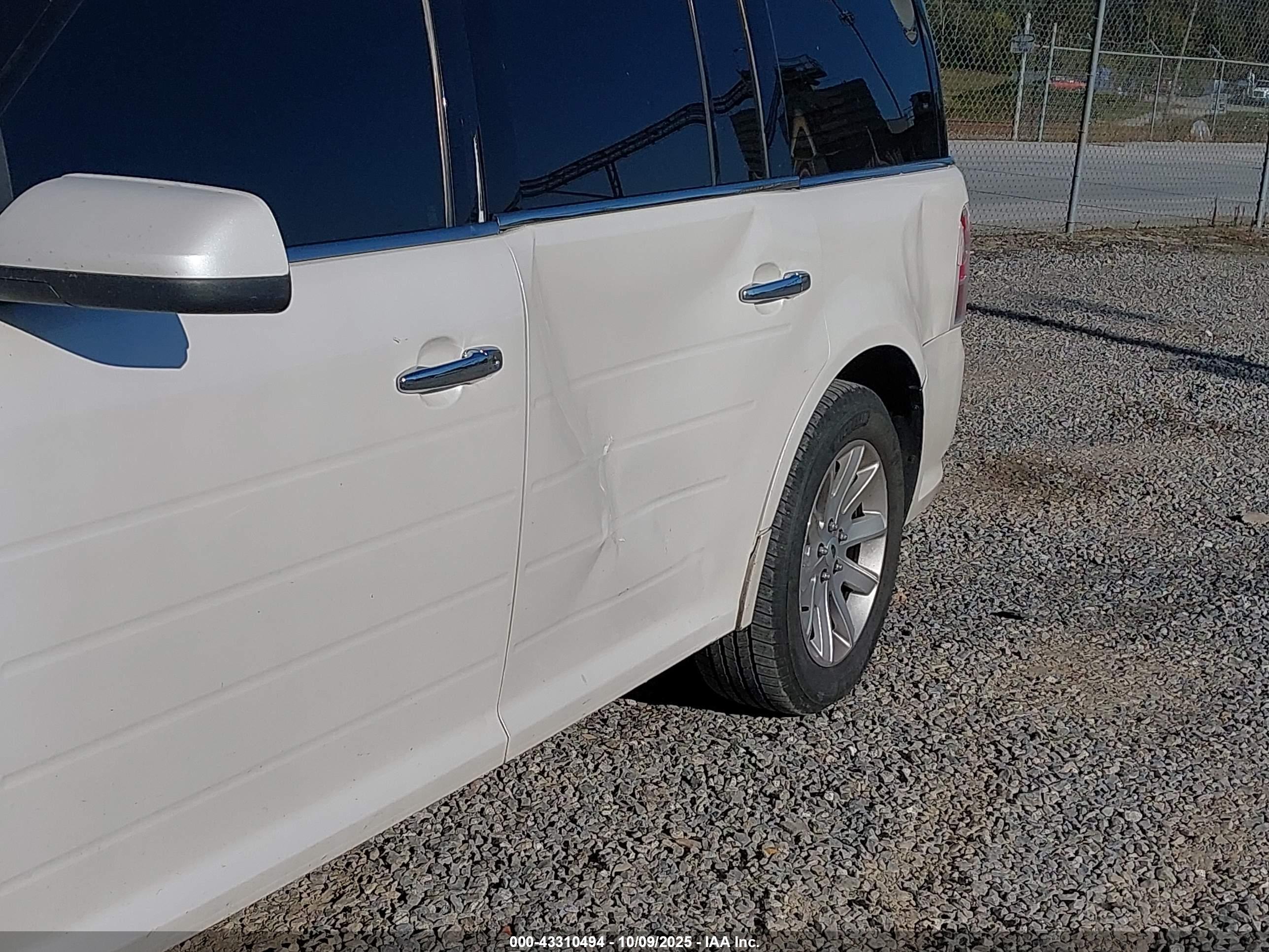 FORD FLEX image 6
