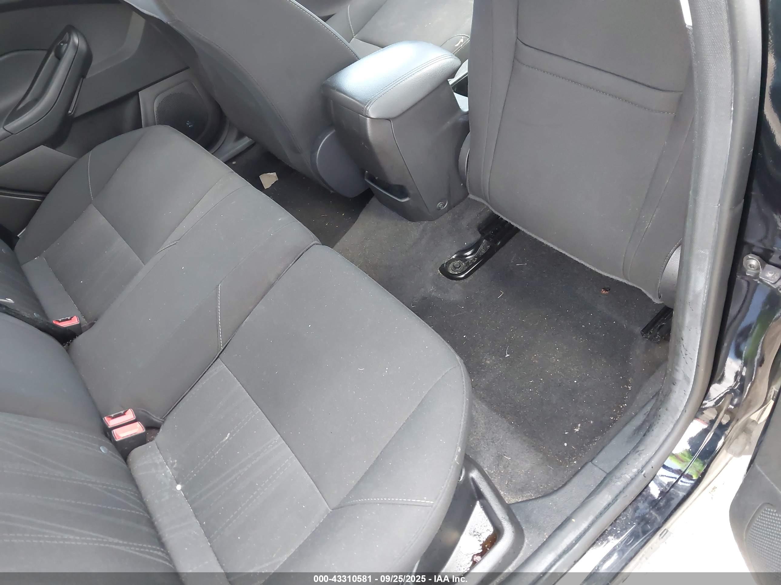 FORD FOCUS image 8