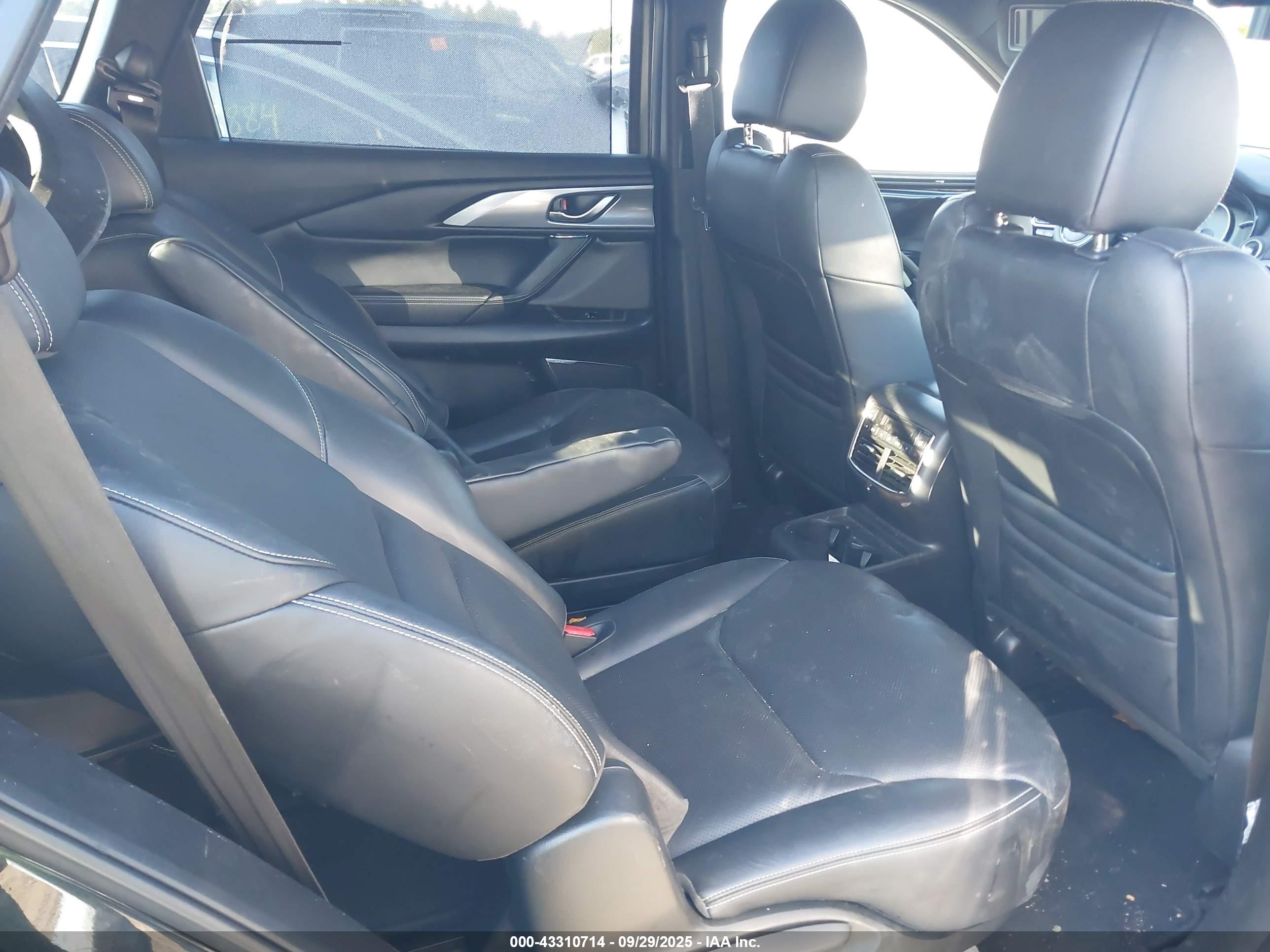 MAZDA CX-9 image 8