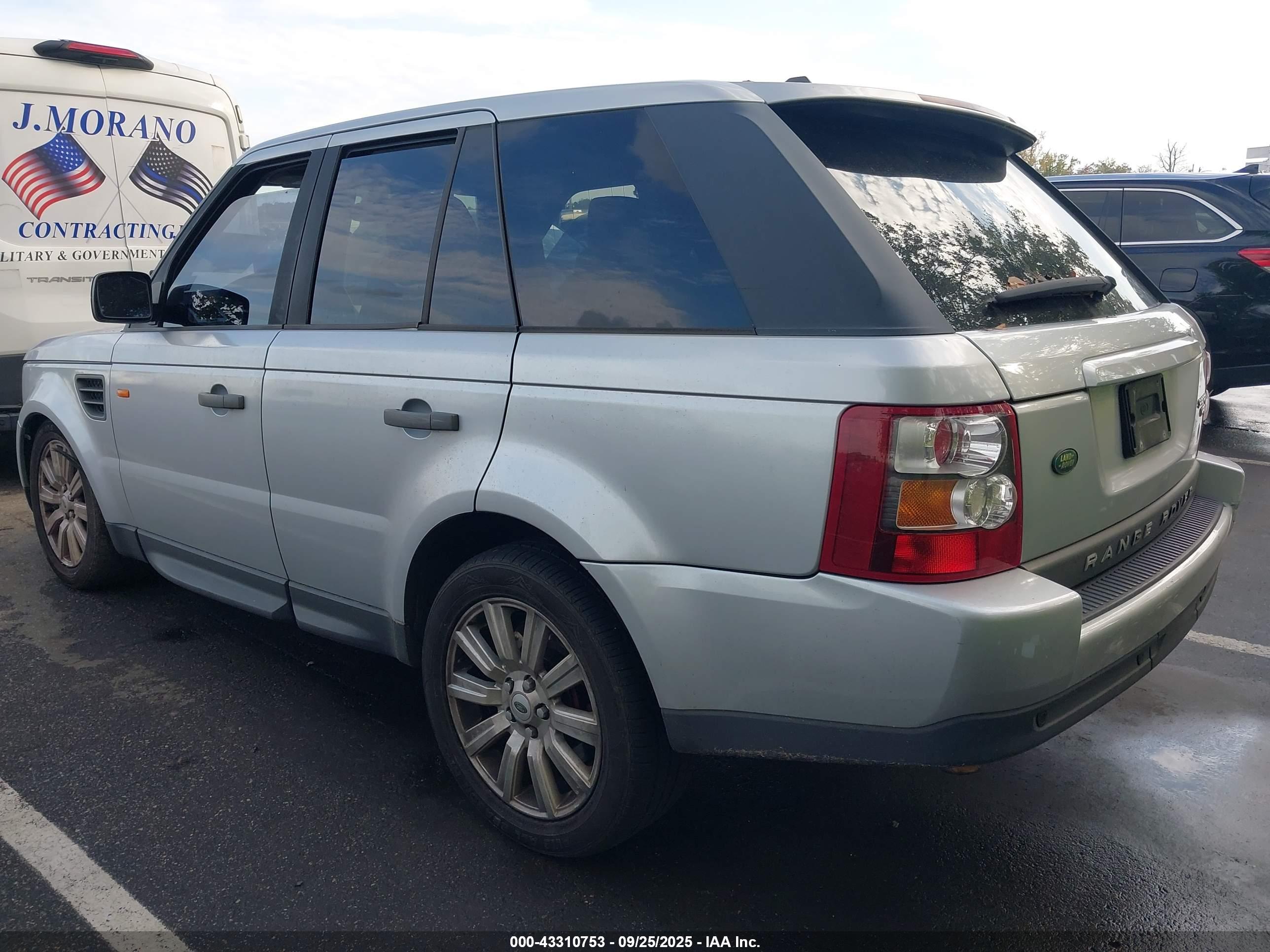 LAND ROVER image 3