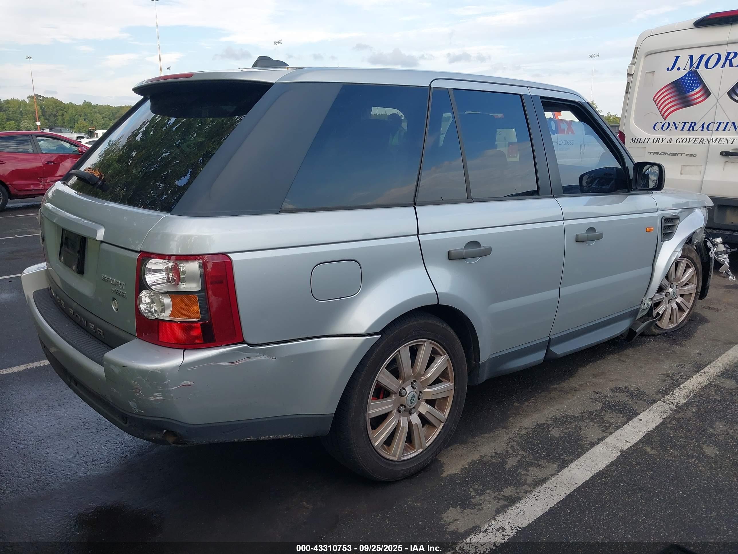 LAND ROVER image 4