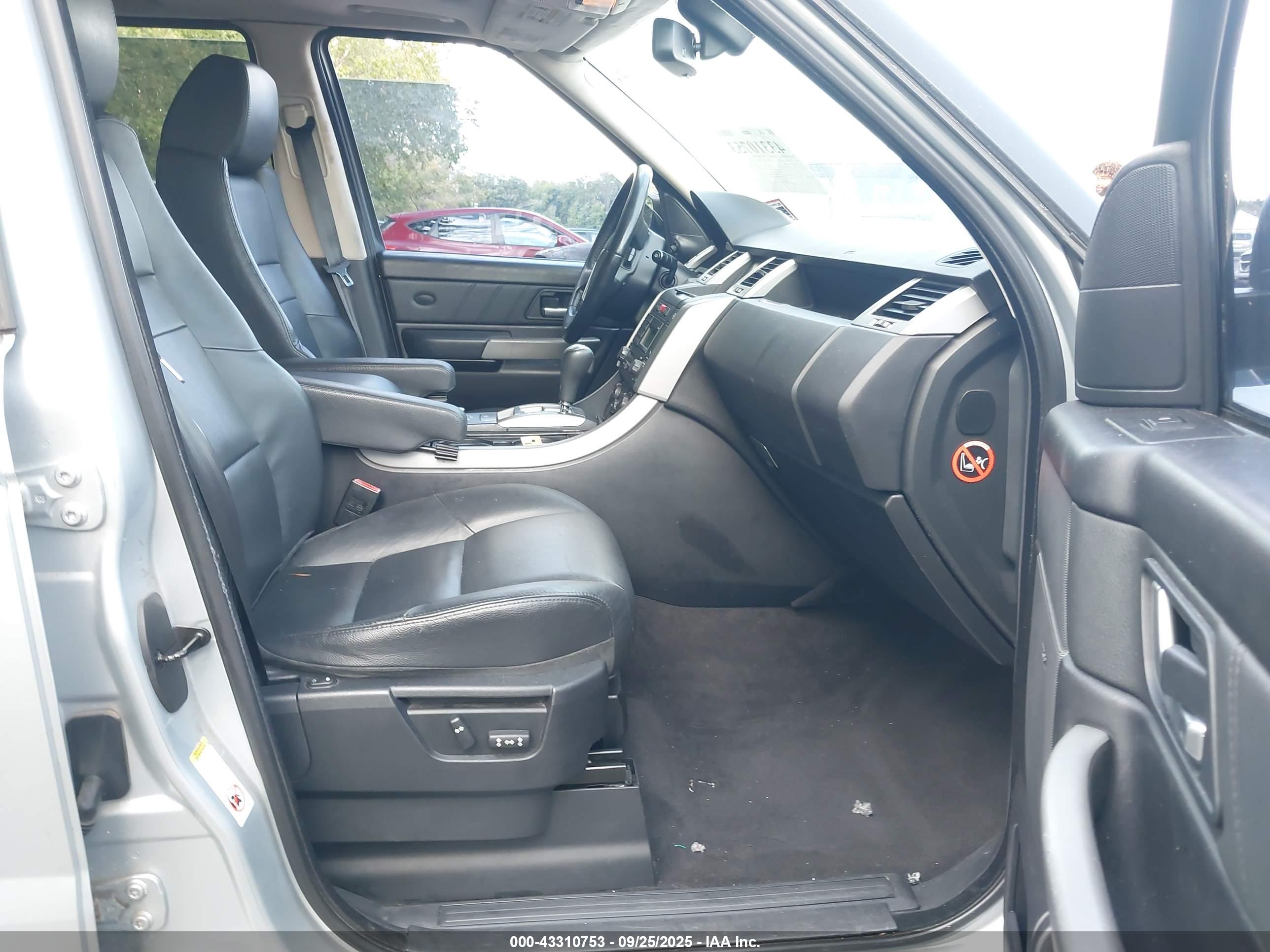 LAND ROVER image 5