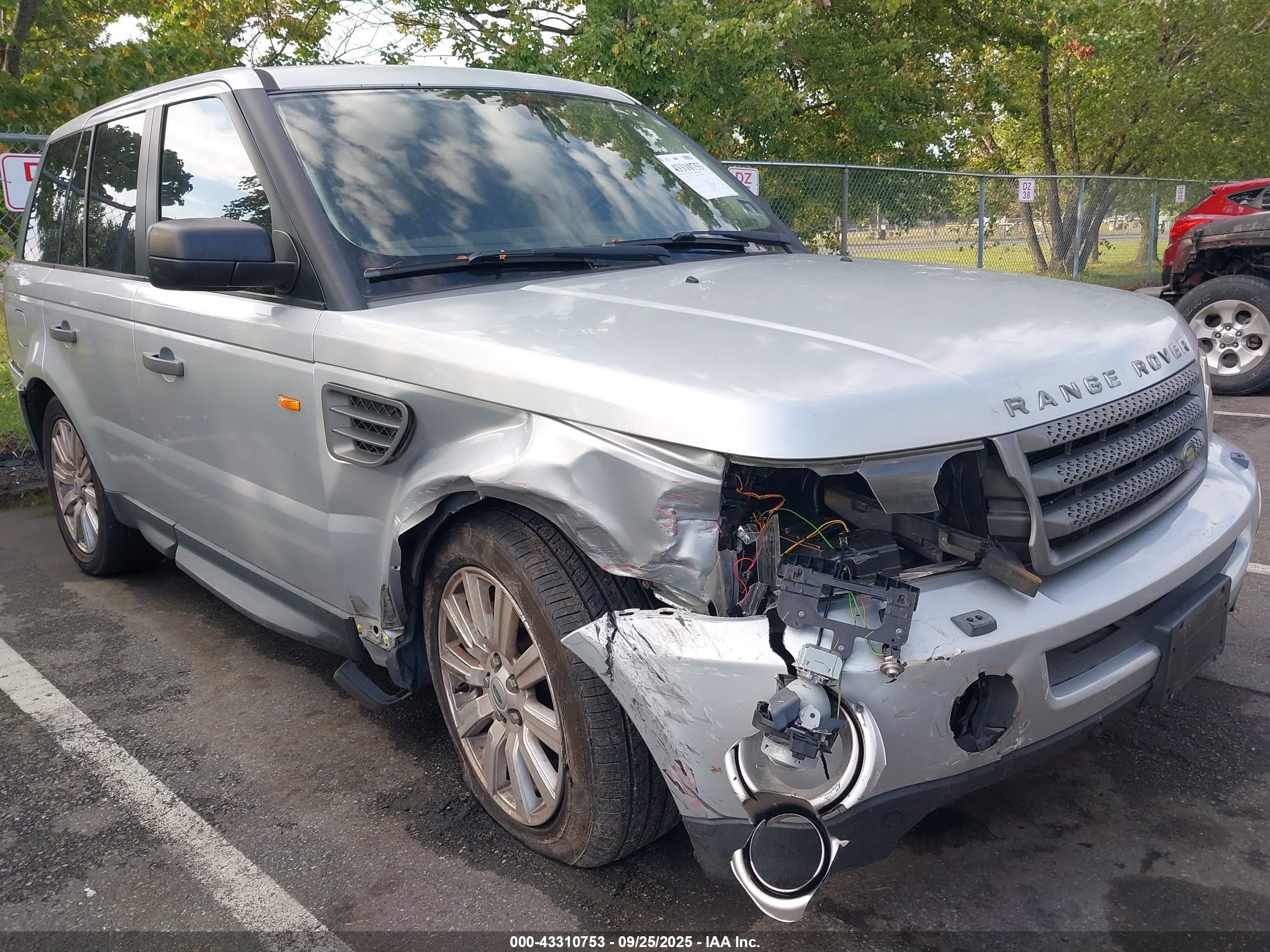 LAND ROVER image 6